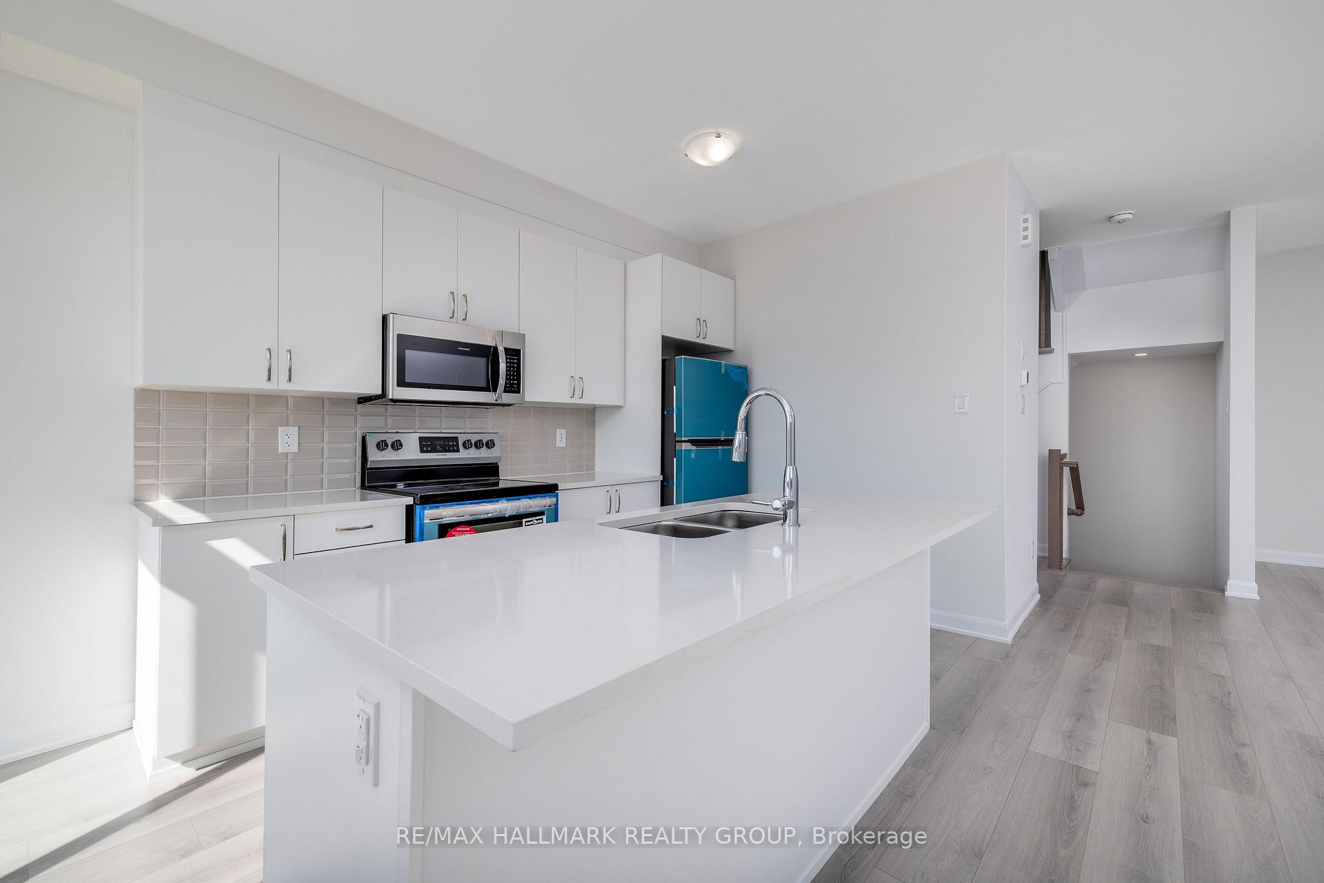 Photo 5 of 305 Raheen Court, Ottawa, Barrhaven - Half Moon Bay — HOMEH