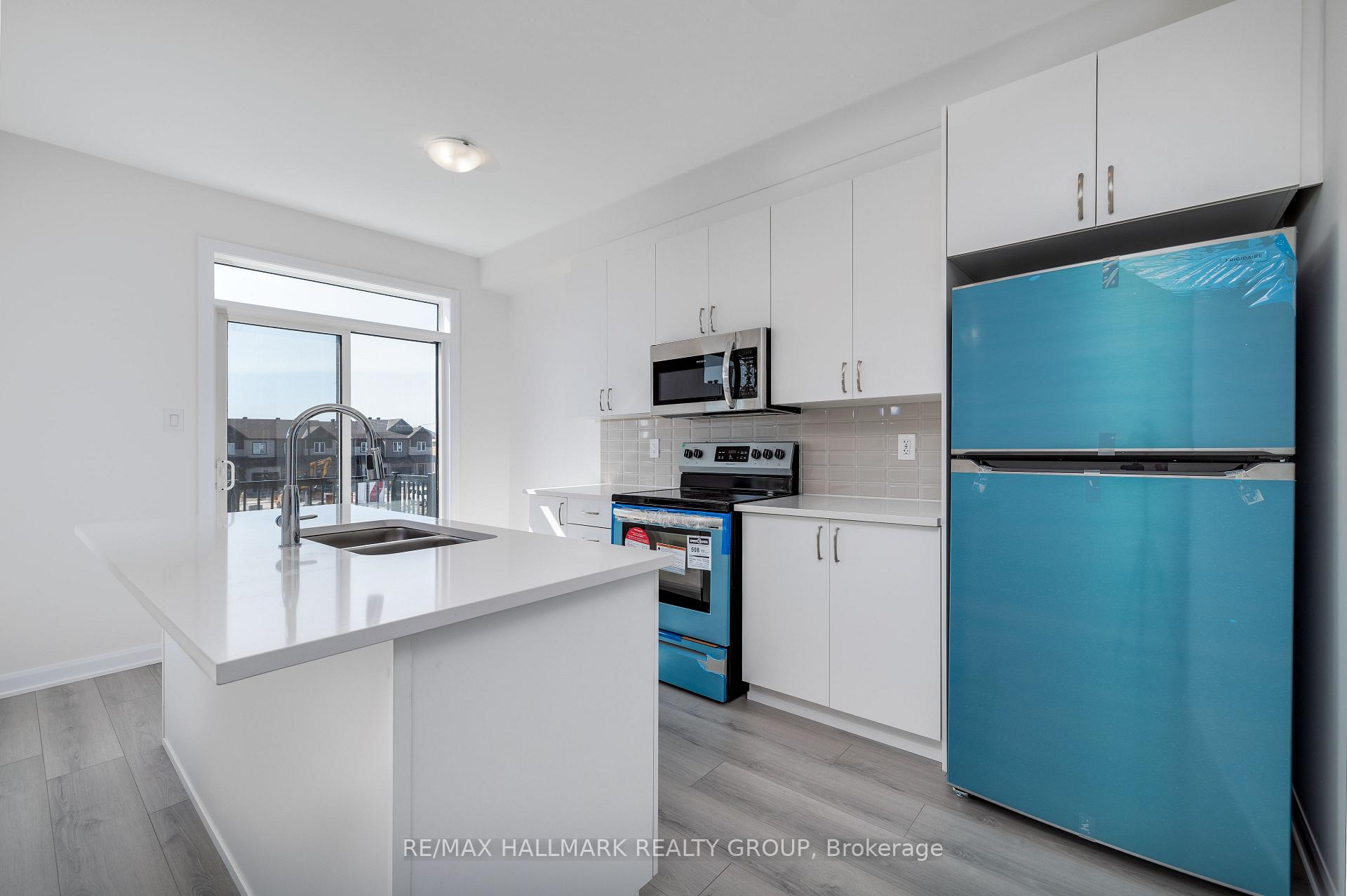 Photo 8 of 305 Raheen Court, Ottawa, Barrhaven - Half Moon Bay — HOMEH