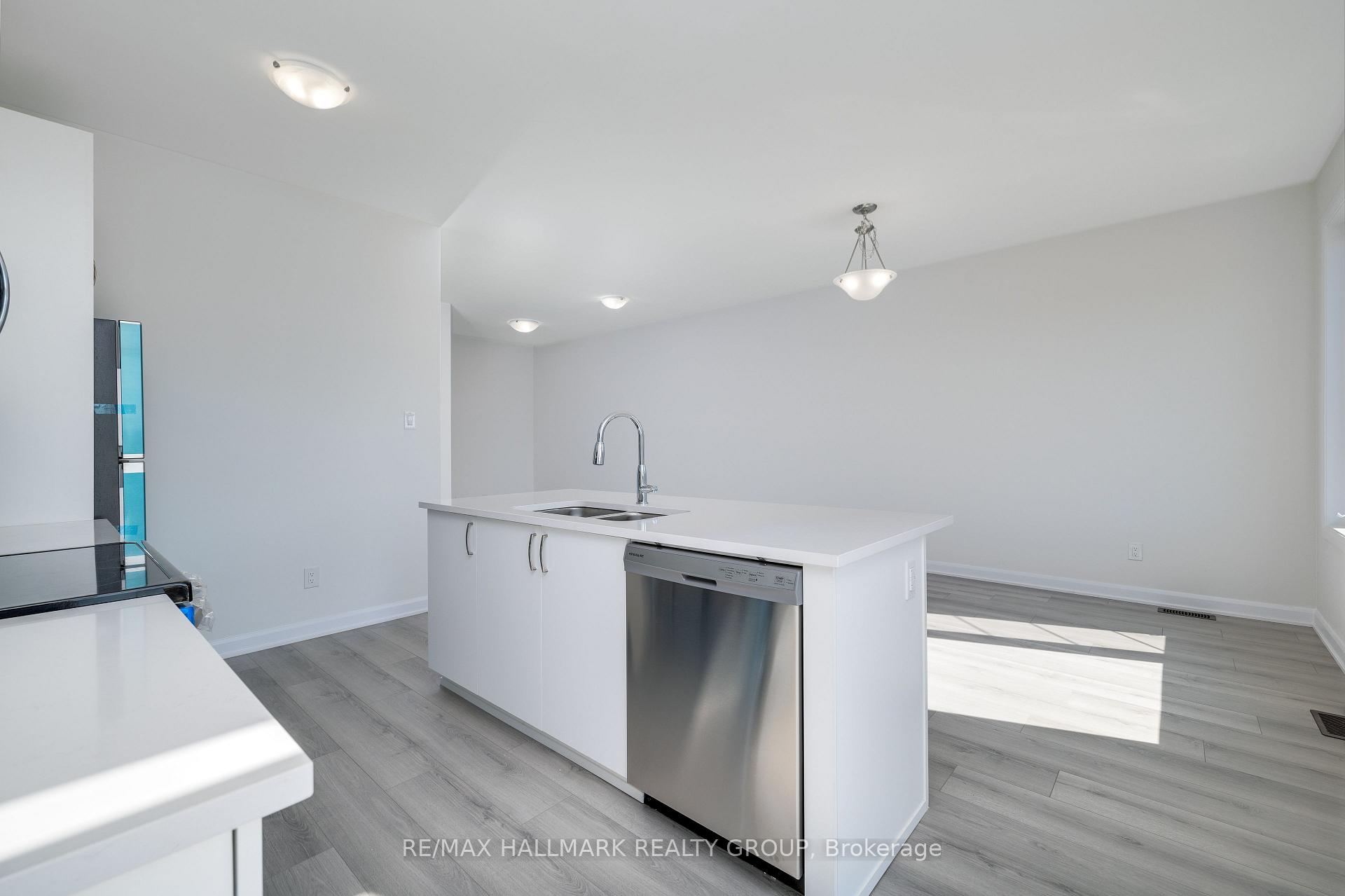 Photo 10 of 305 Raheen Court, Ottawa, Barrhaven - Half Moon Bay — HOMEH