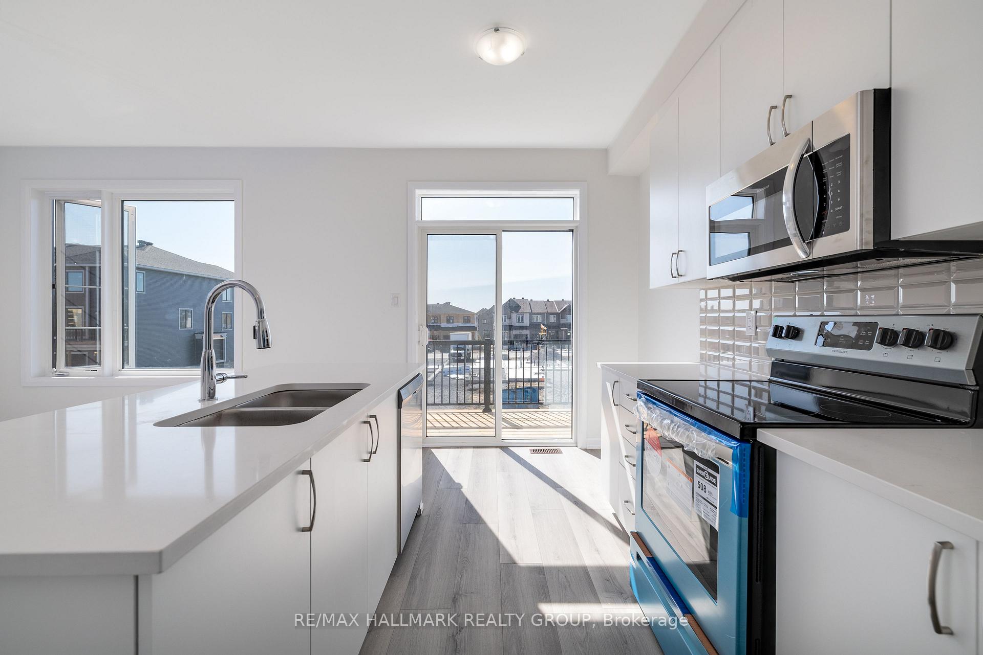 Photo 9 of 305 Raheen Court, Ottawa, Barrhaven - Half Moon Bay — HOMEH