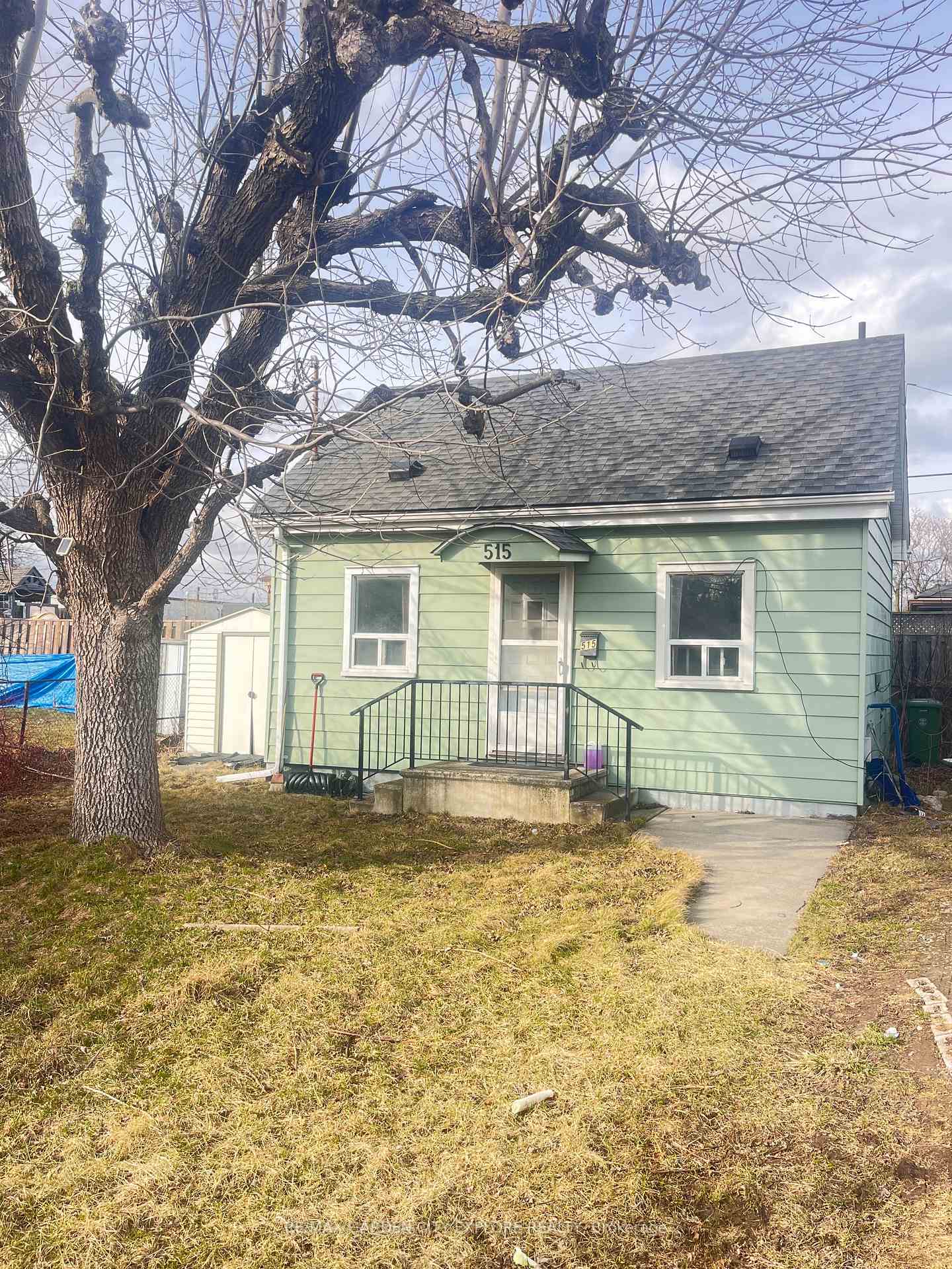 Front of 515 Rennie Street