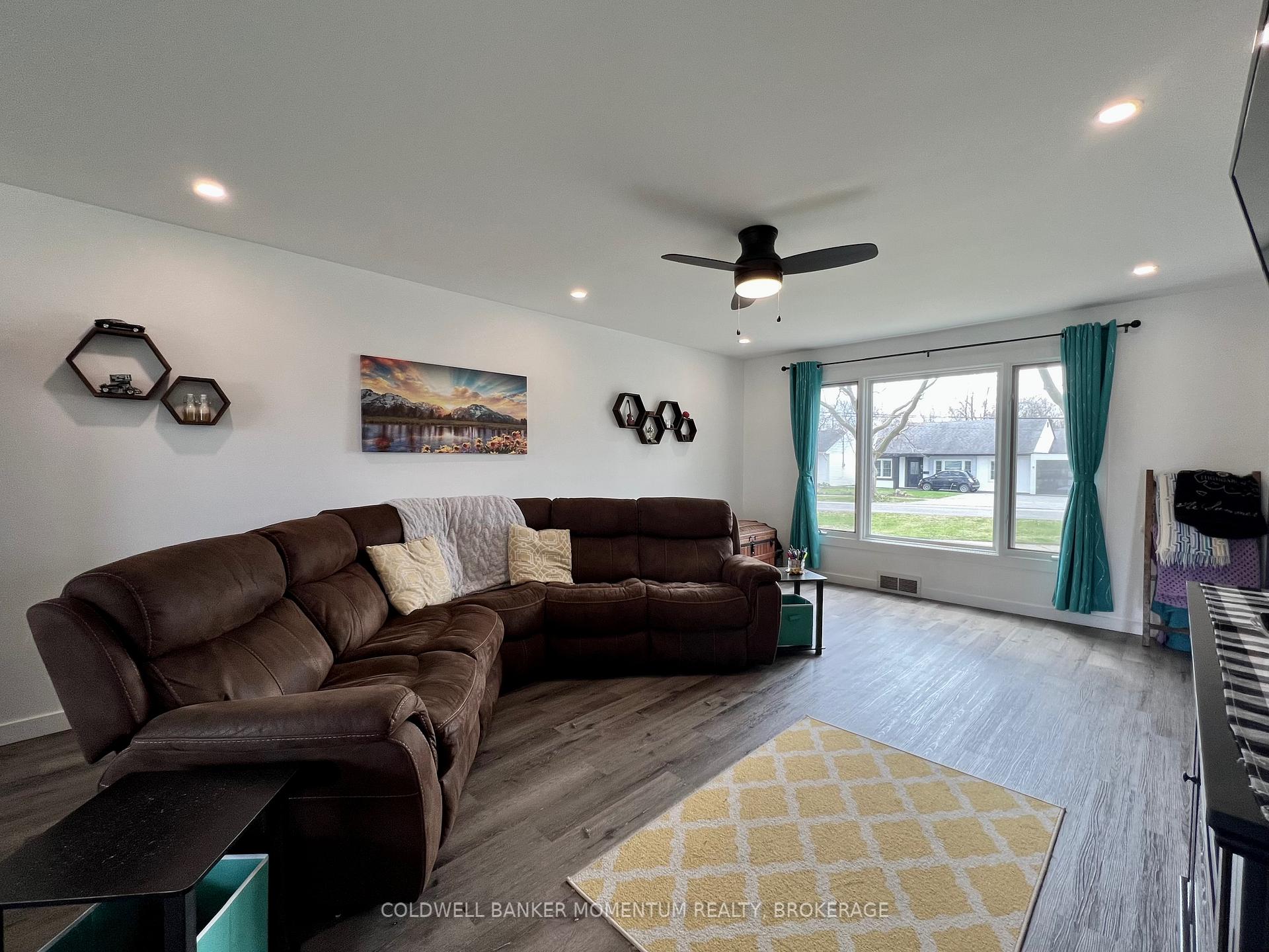 Photo 2 of 43 Beamer Avenue, St. Catharines, Bunting/Linwell — HOMEH
