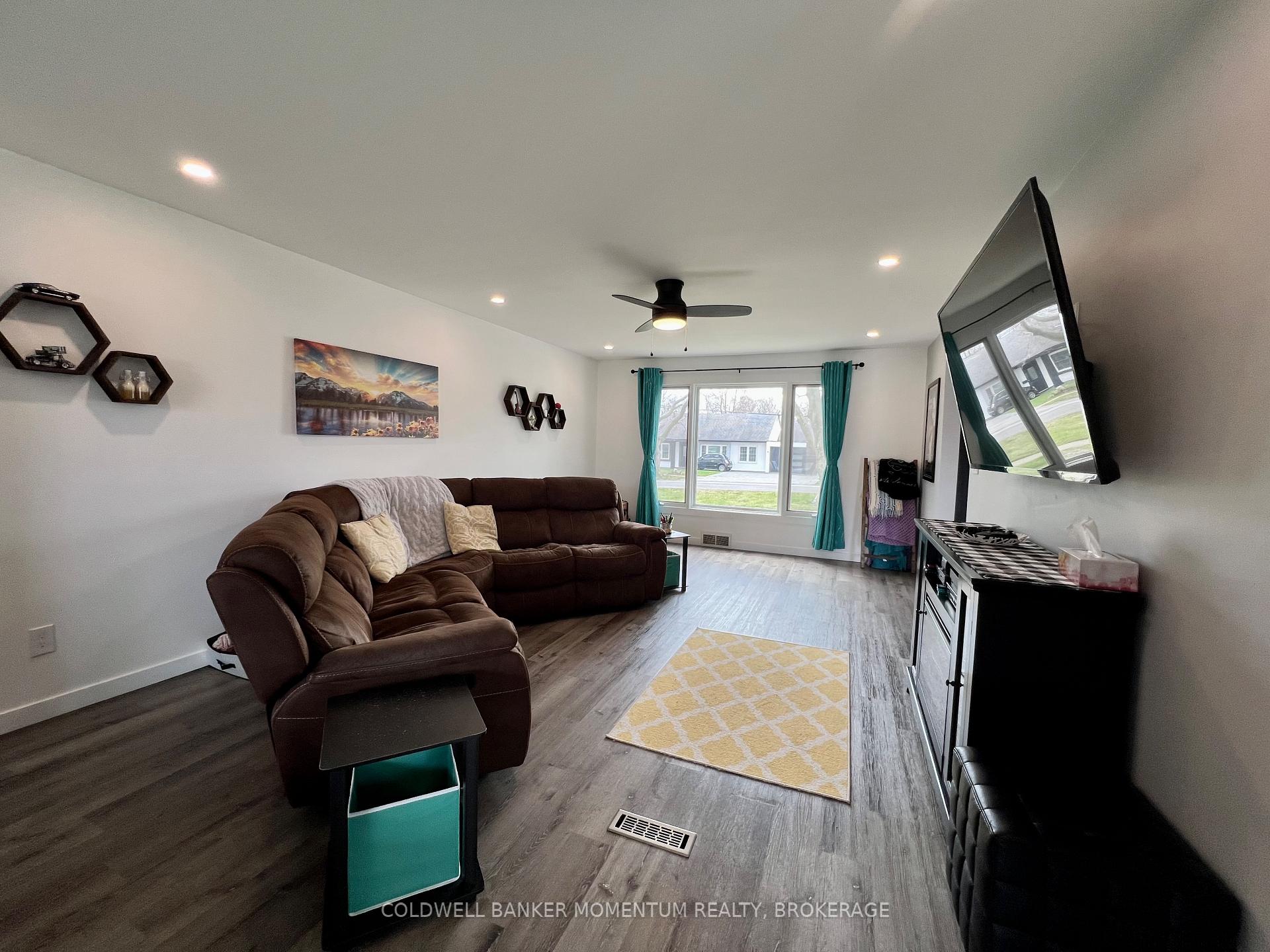 Photo 3 of 43 Beamer Avenue, St. Catharines, Bunting/Linwell — HOMEH
