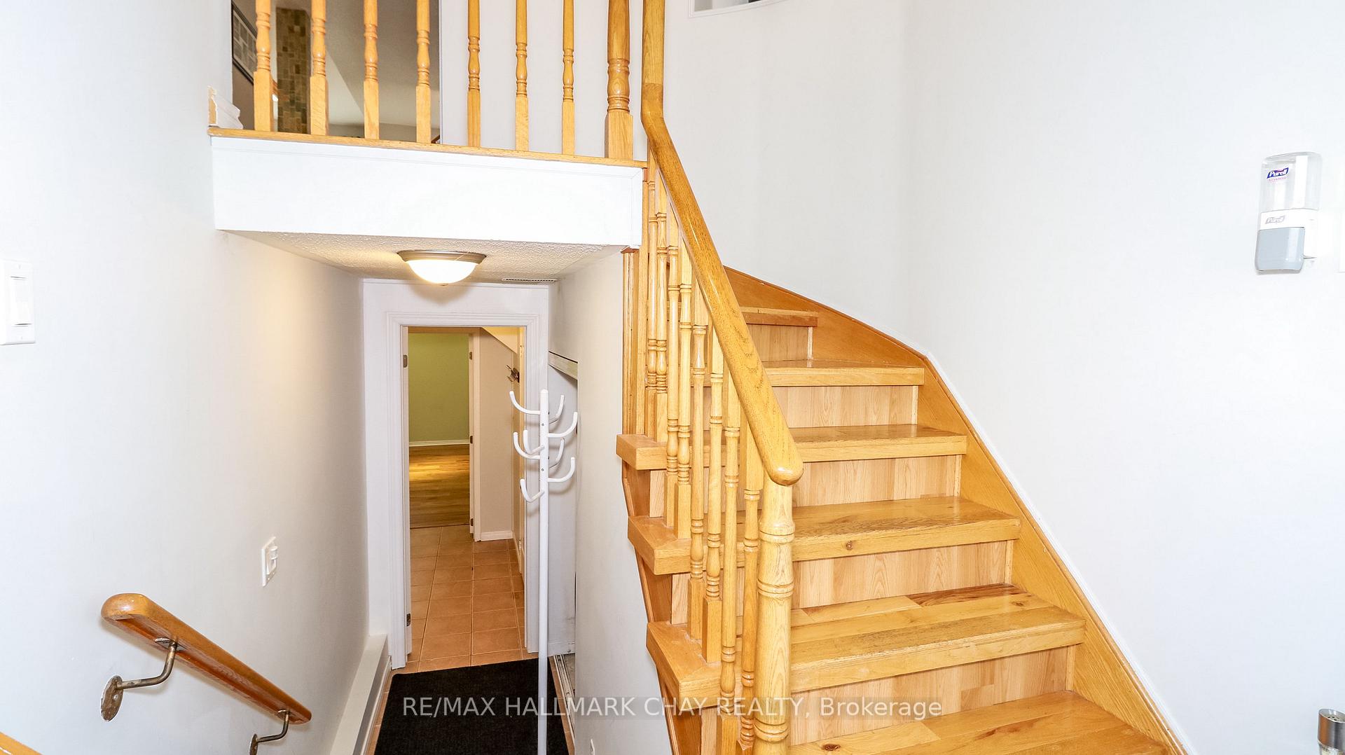 Photo 3 of 263 Ferndale Drive S, Barrie, Ardagh — HOMEH