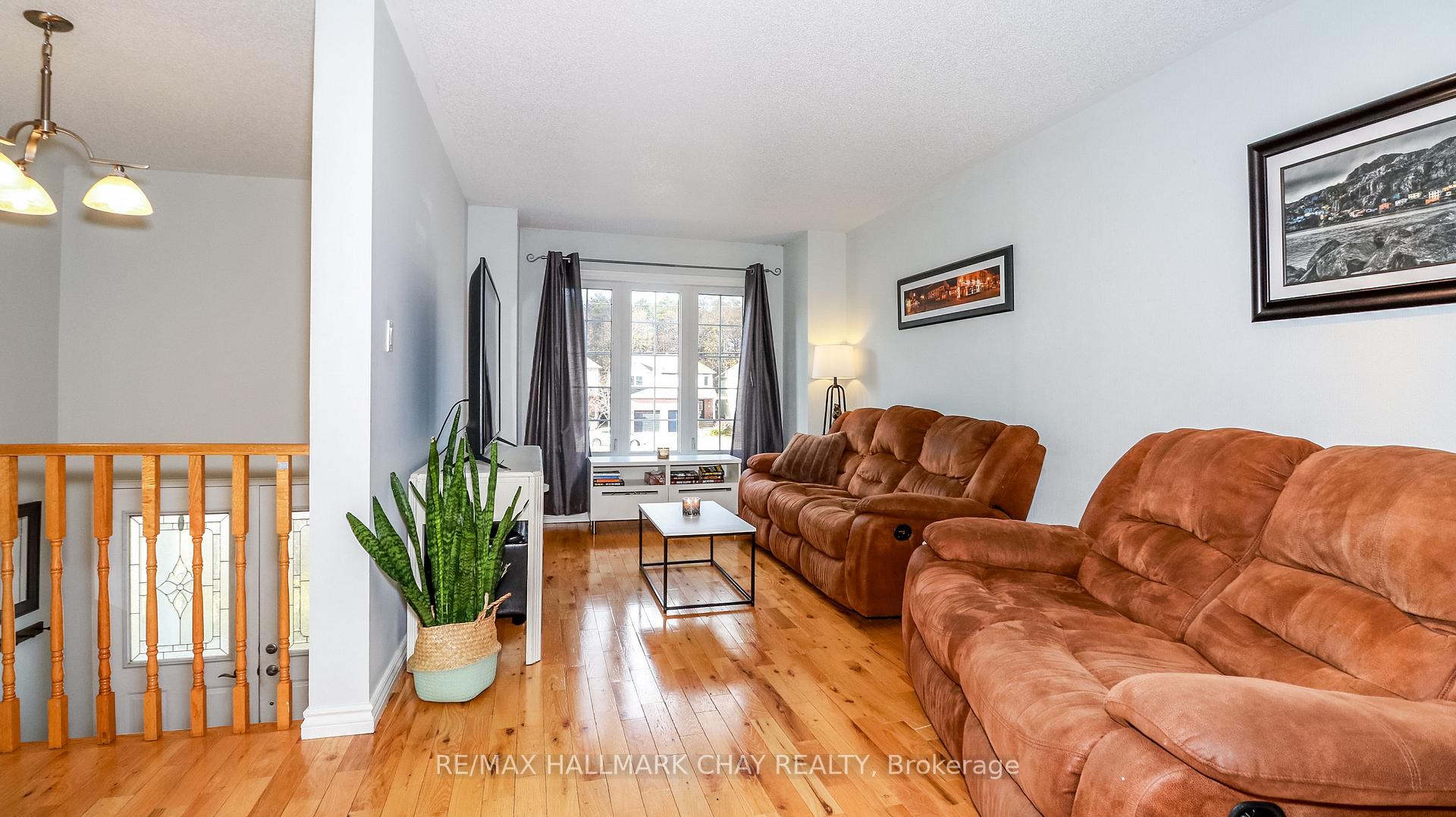 Photo 5 of 263 Ferndale Drive S, Barrie, Ardagh — HOMEH