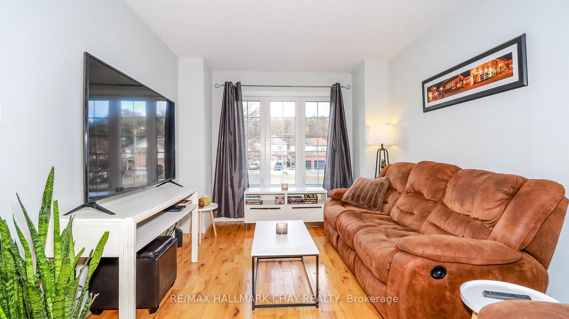 Photo 6 of 263 Ferndale Drive S, Barrie, Ardagh — HOMEH