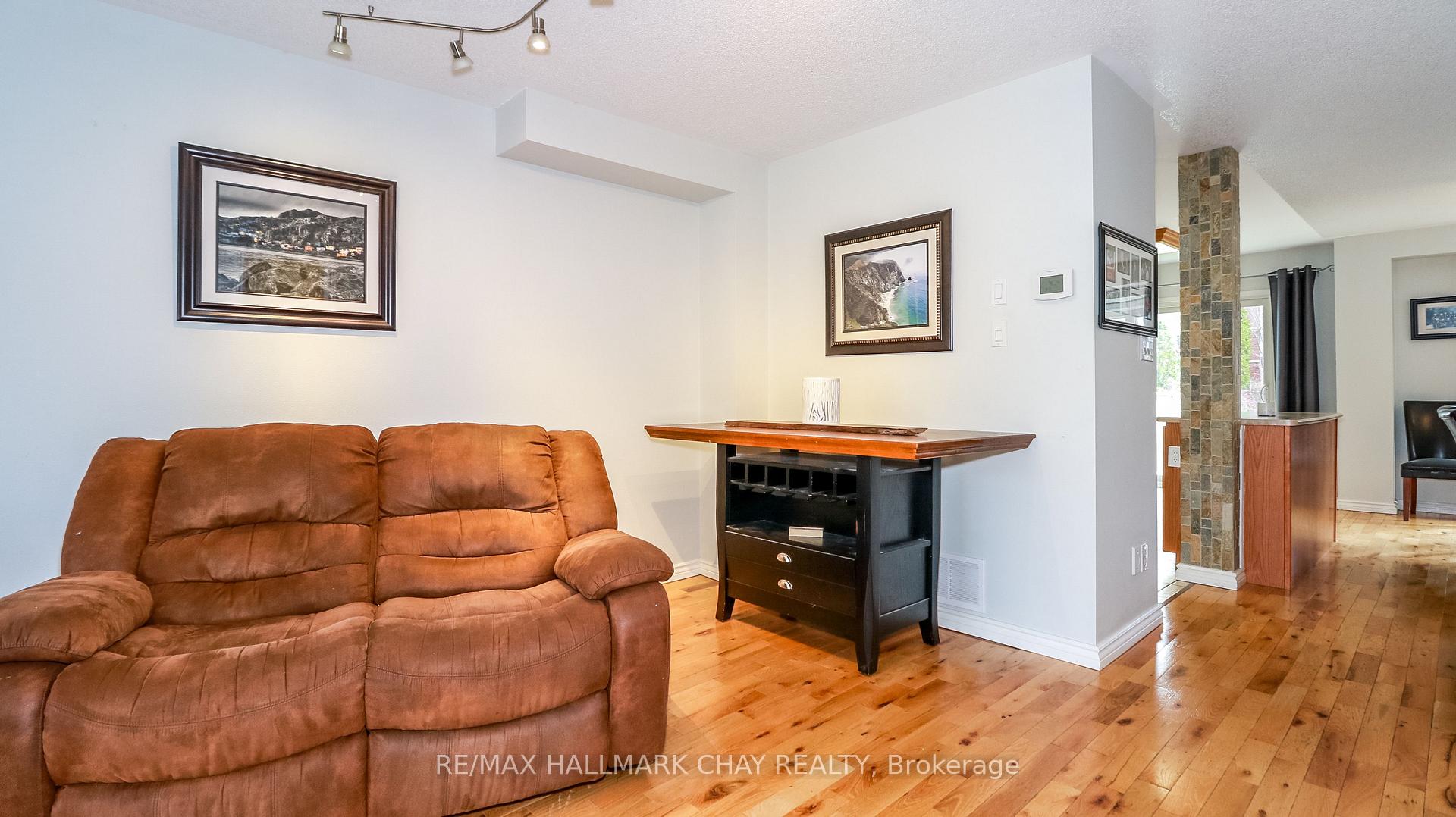 Photo 7 of 263 Ferndale Drive S, Barrie, Ardagh — HOMEH