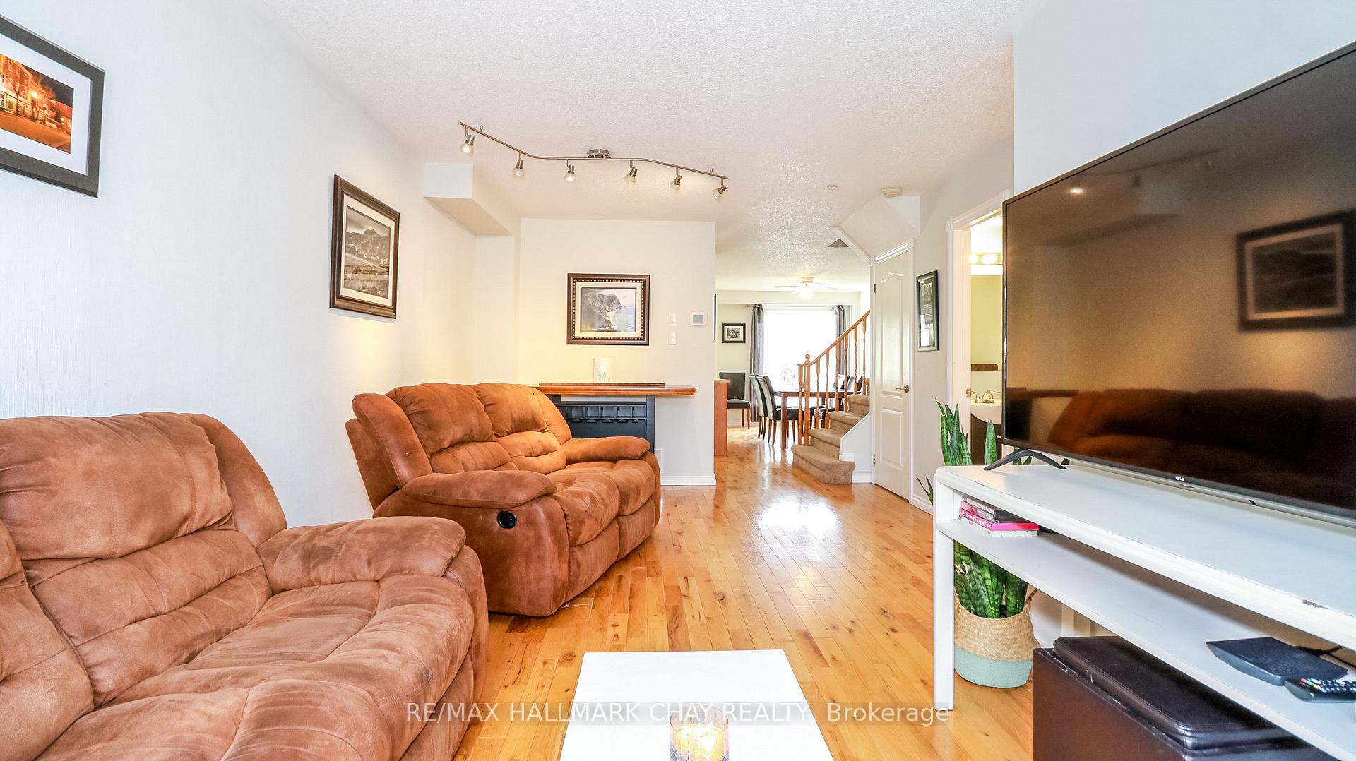 Photo 8 of 263 Ferndale Drive S, Barrie, Ardagh — HOMEH
