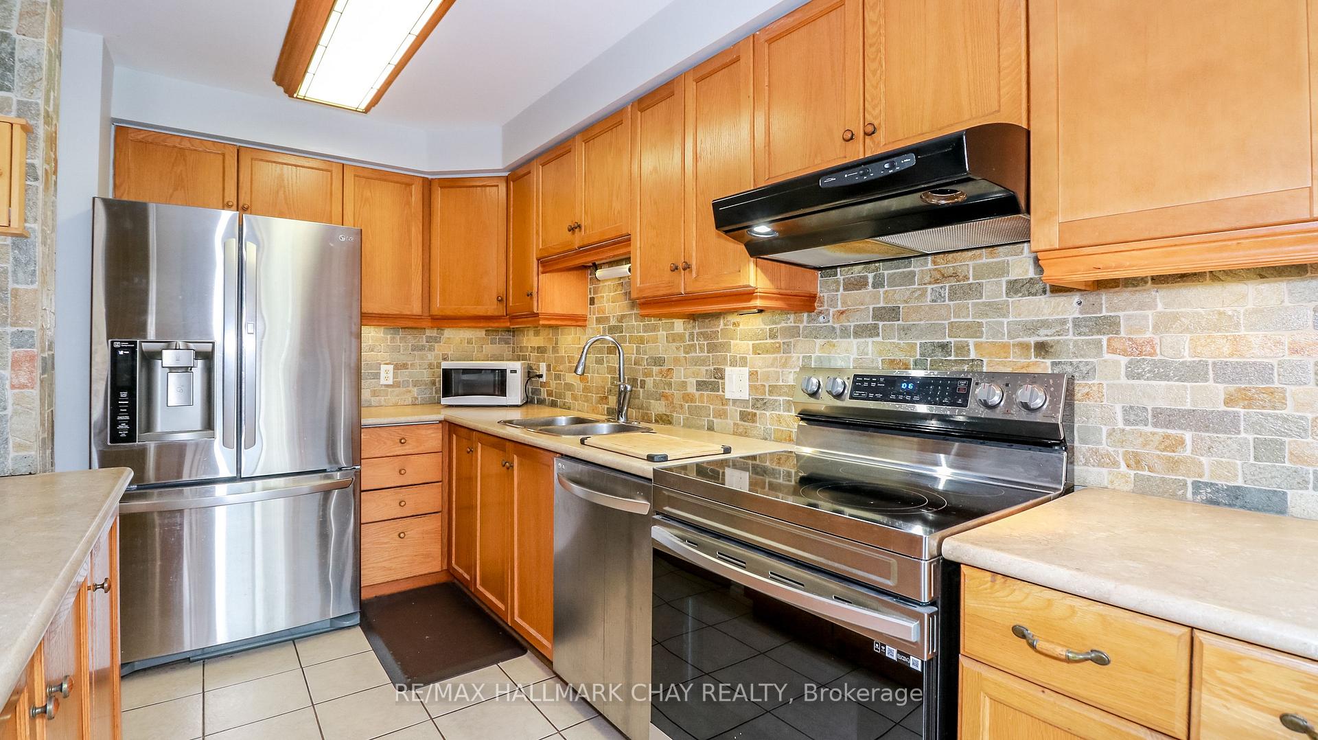 Photo 9 of 263 Ferndale Drive S, Barrie, Ardagh — HOMEH