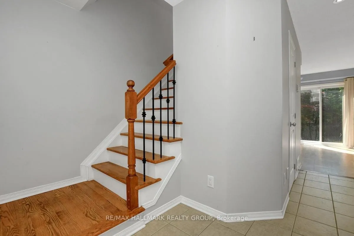 Photo 3 of 553 Burleigh Private, Ottawa, Cyrville — HOMEH