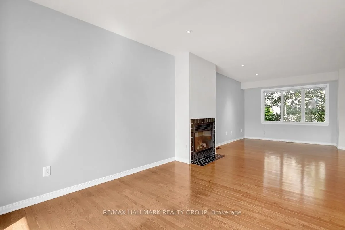 Photo 9 of 553 Burleigh Private, Ottawa, Cyrville — HOMEH