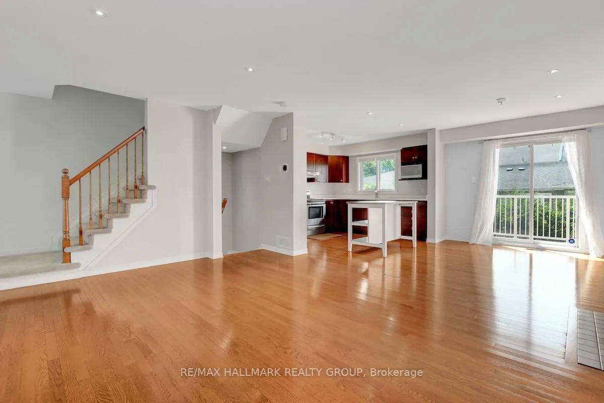 Photo 13 of 553 Burleigh Private, Ottawa, Cyrville — HOMEH