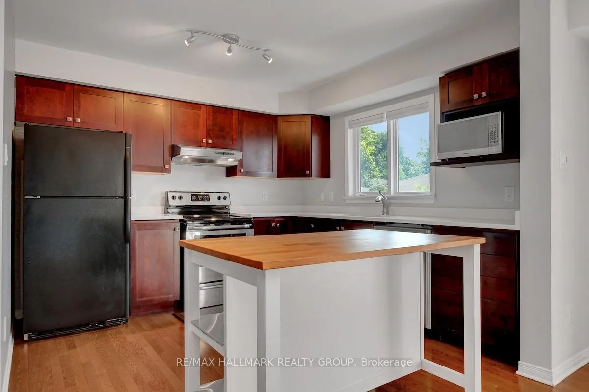 Photo 15 of 553 Burleigh Private, Ottawa, Cyrville — HOMEH