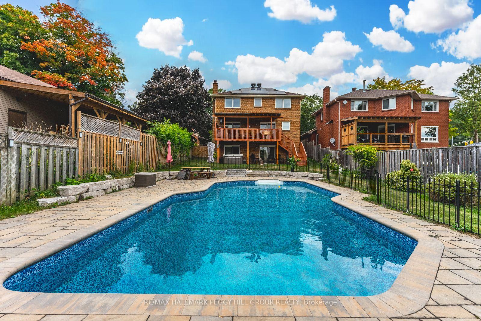 Photo 4 of 103 Letitia Street, Barrie, Letitia Heights — HOMEH