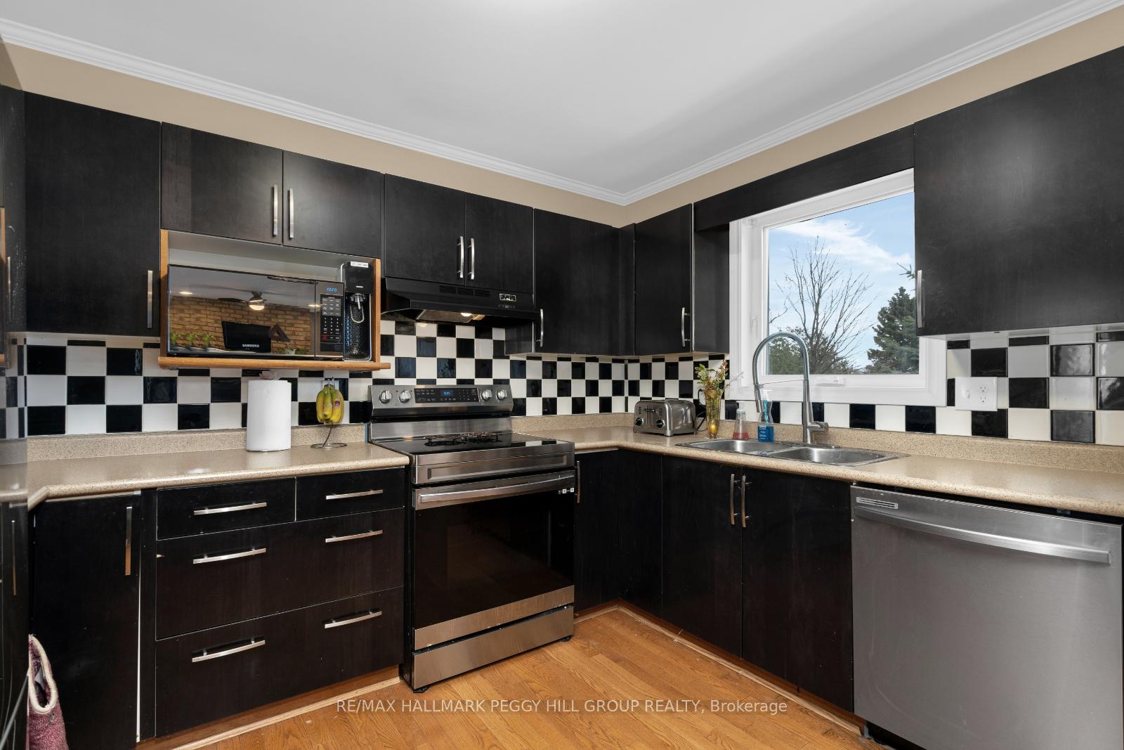 Photo 28 of 103 Letitia Street, Barrie, Letitia Heights — HOMEH