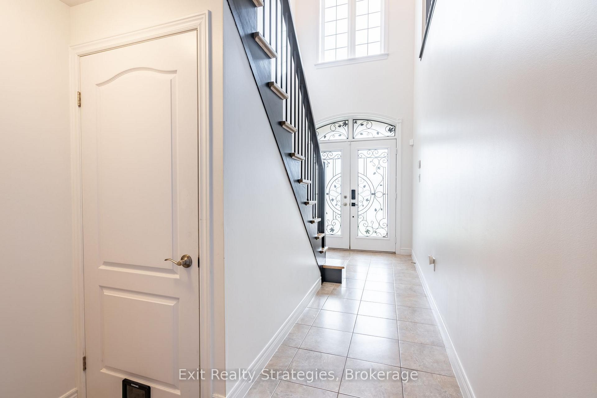 Photo 2 of 19 Hazelton Avenue, Hamilton, Sheldon — HOMEH