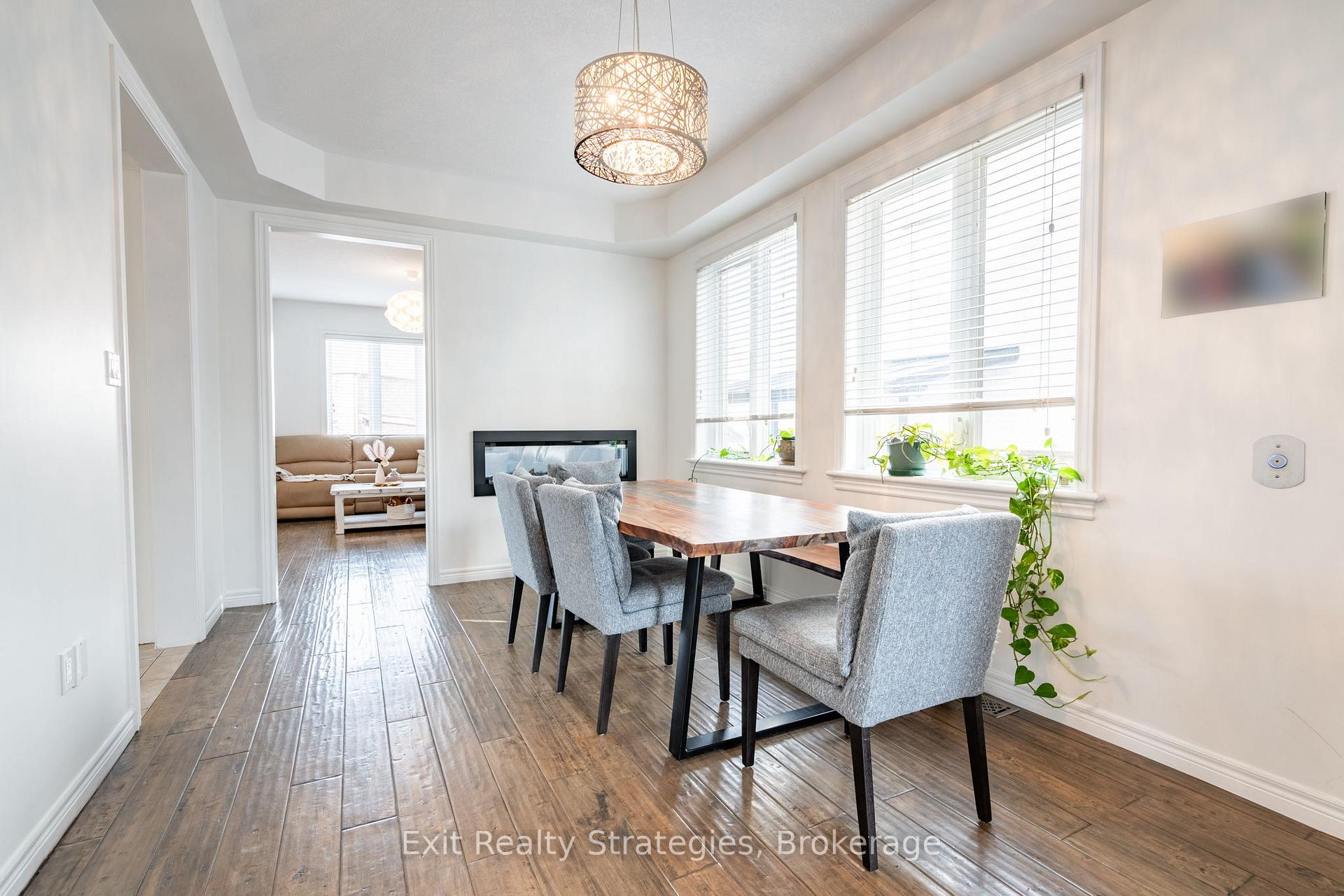 Photo 4 of 19 Hazelton Avenue, Hamilton, Sheldon — HOMEH