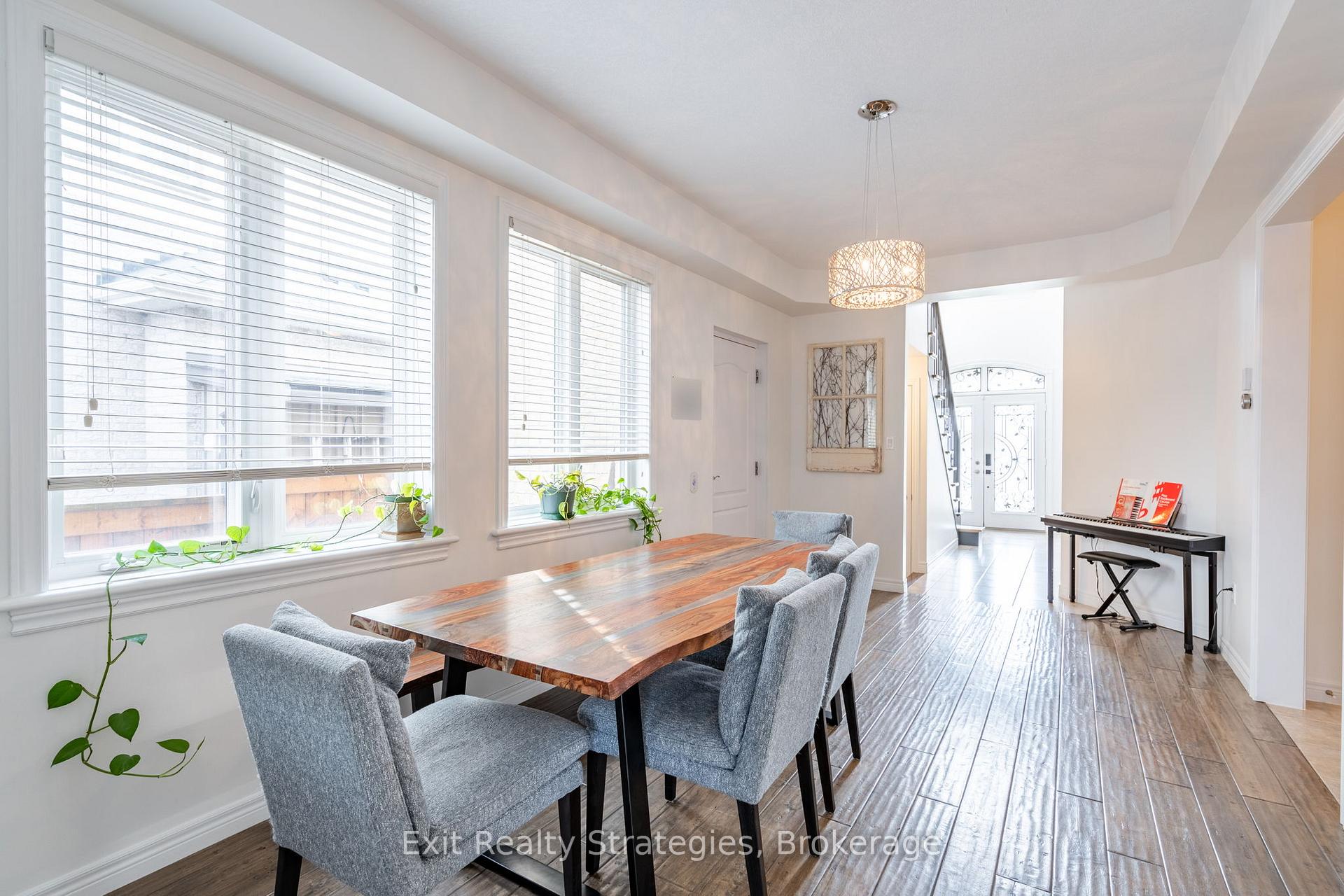 Photo 5 of 19 Hazelton Avenue, Hamilton, Sheldon — HOMEH