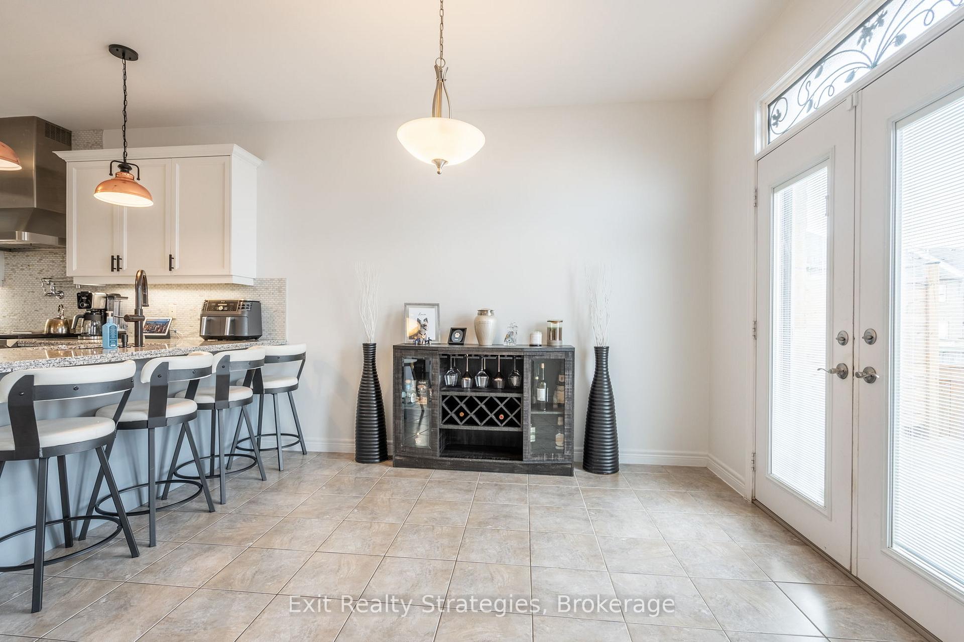 Photo 9 of 19 Hazelton Avenue, Hamilton, Sheldon — HOMEH