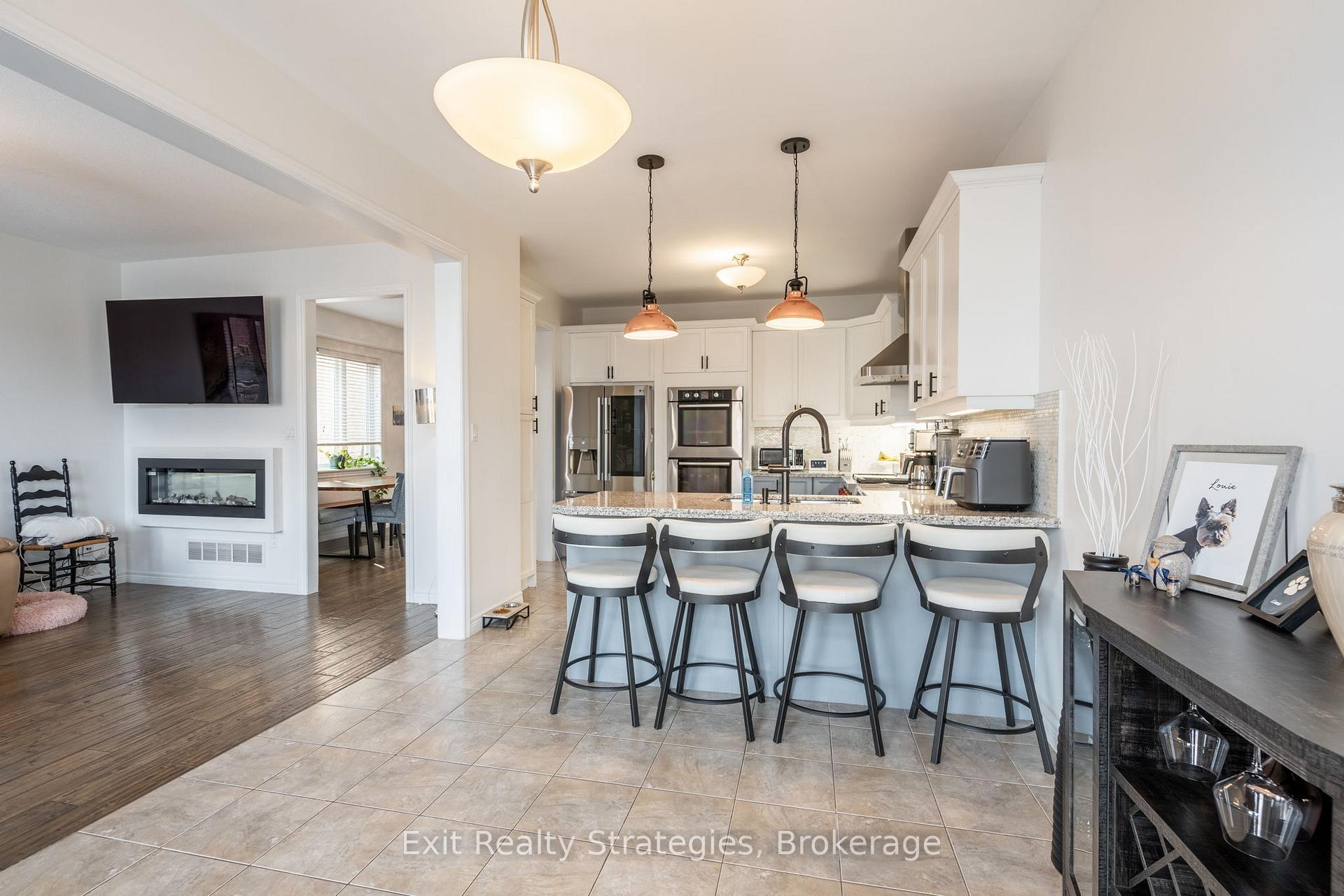 Photo 12 of 19 Hazelton Avenue, Hamilton, Sheldon — HOMEH