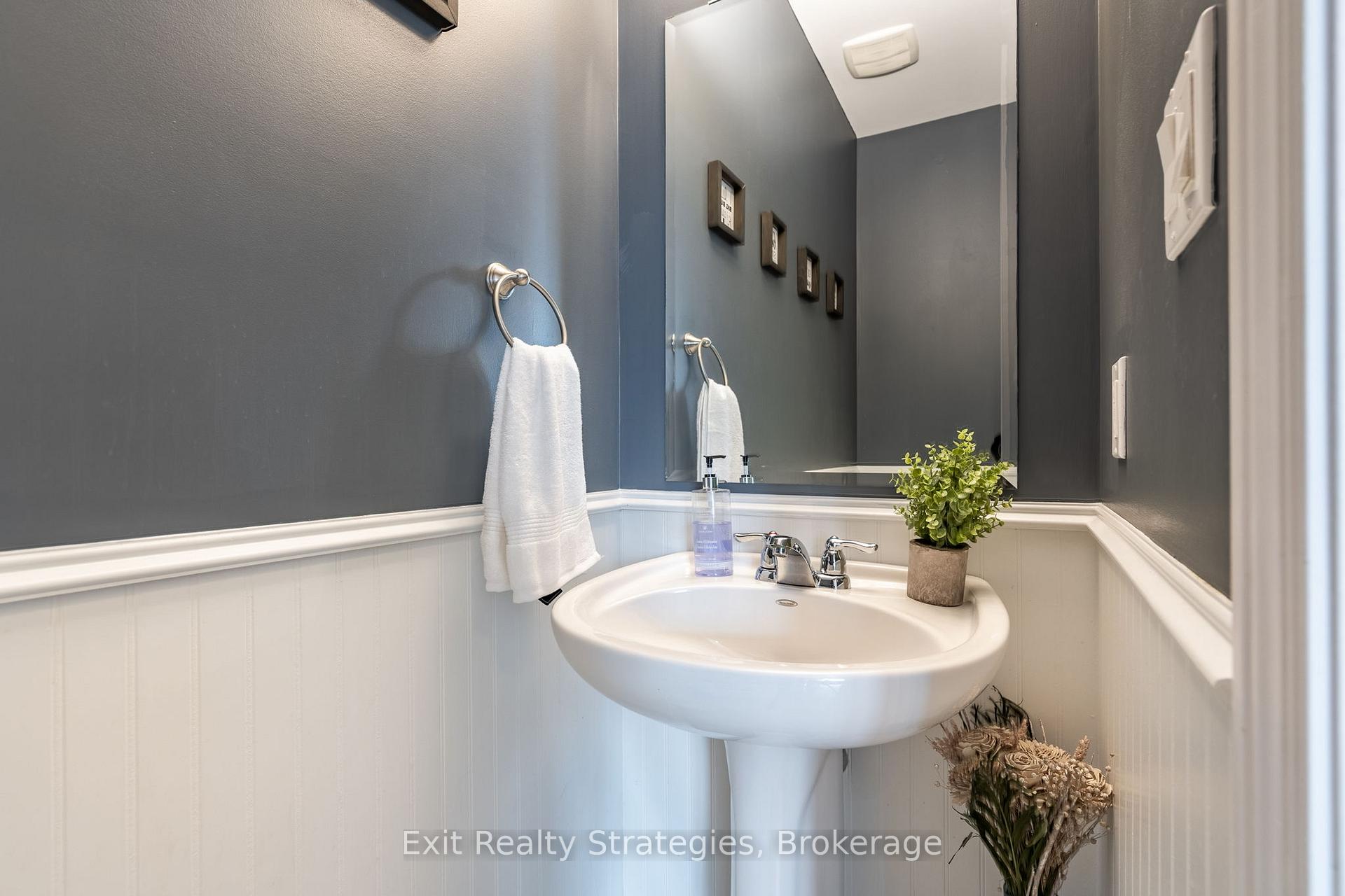 Photo 13 of 19 Hazelton Avenue, Hamilton, Sheldon — HOMEH