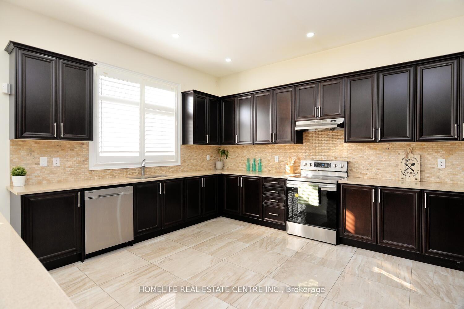 Photo 16 of 6 Longevity Road, Brampton, Northwest Brampton — HOMEH