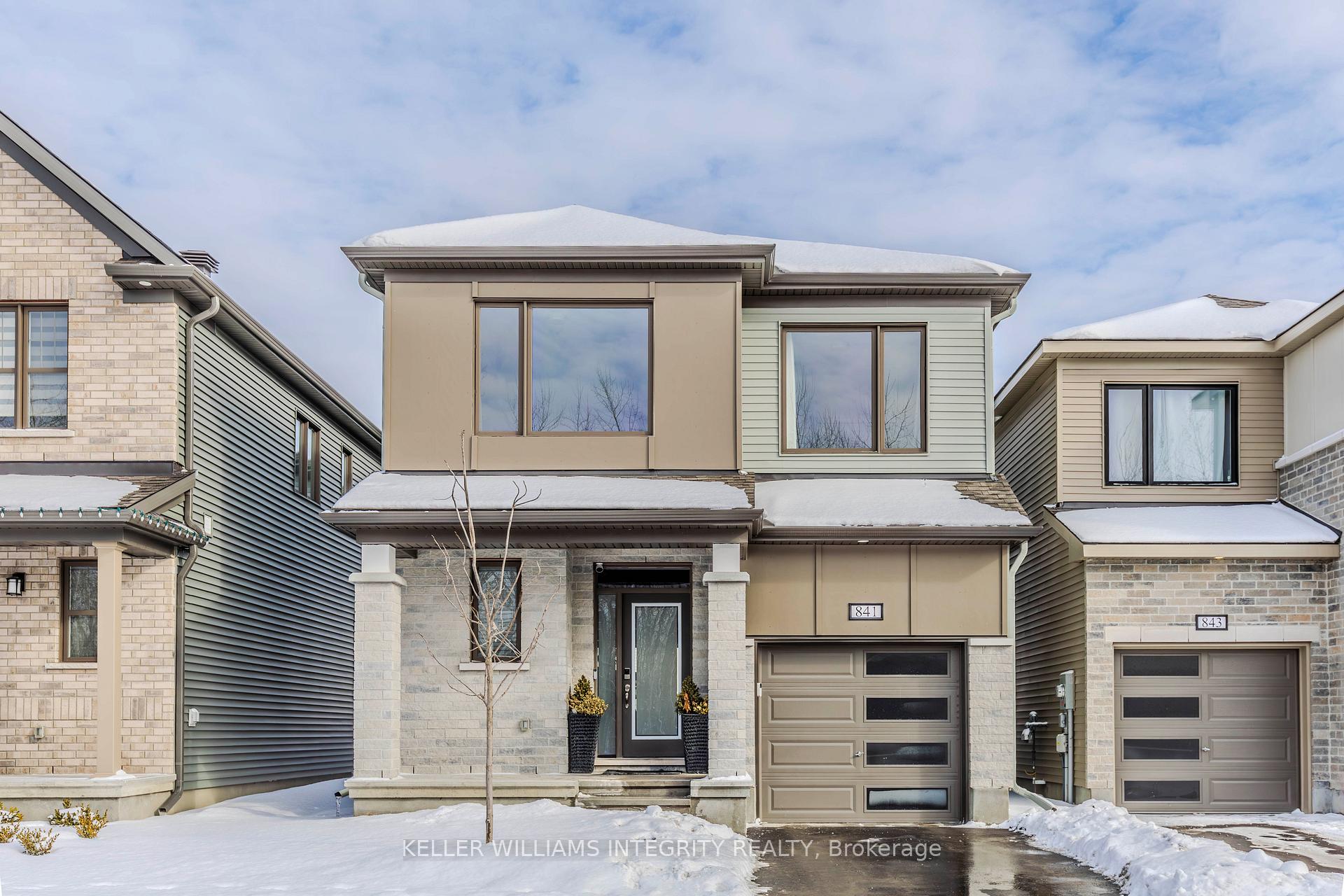 Front of 841 Derreen Avenue