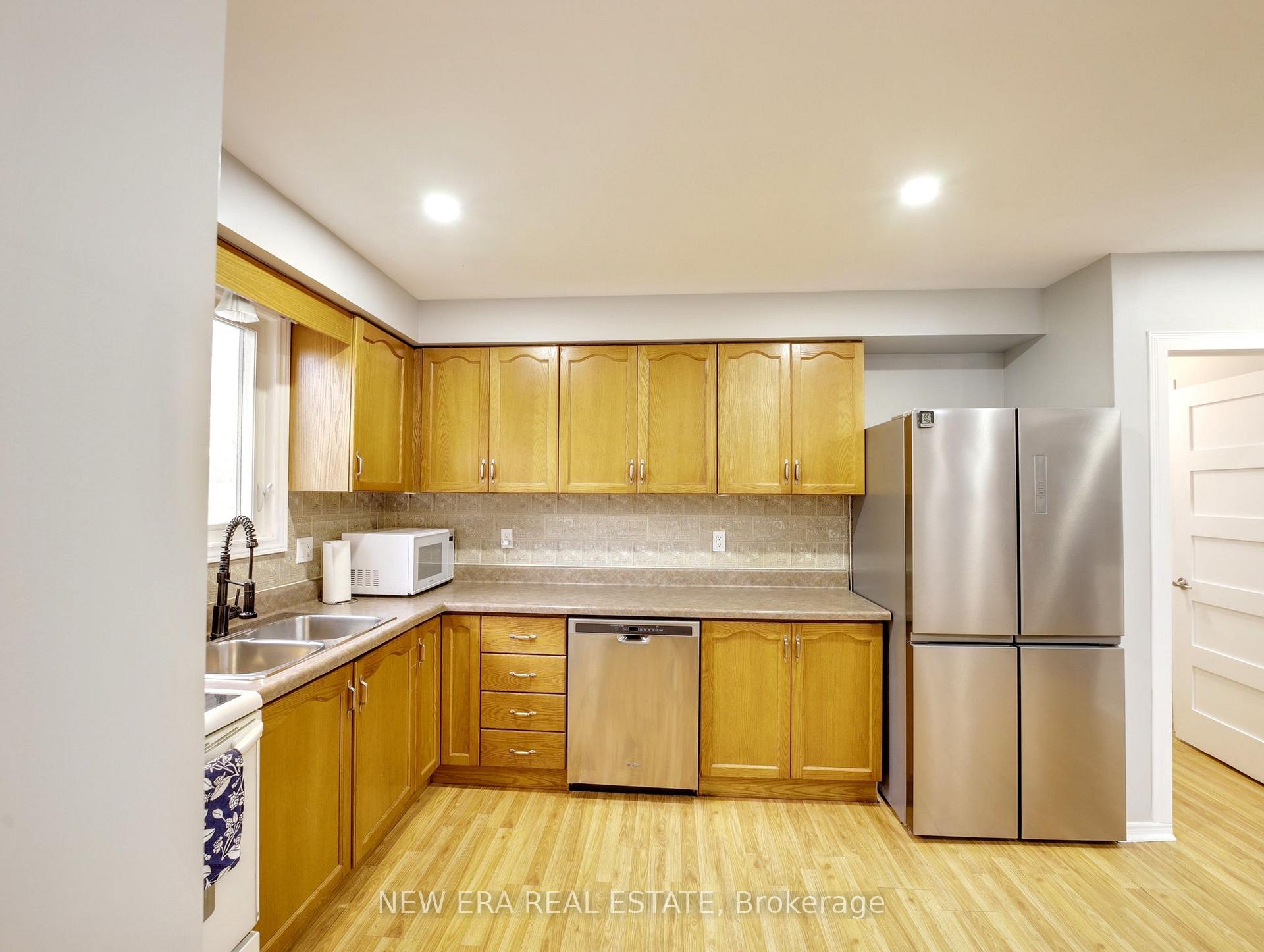 Photo 8 of 607 Eaglewood Drive, Hamilton, Eleanor — HOMEH