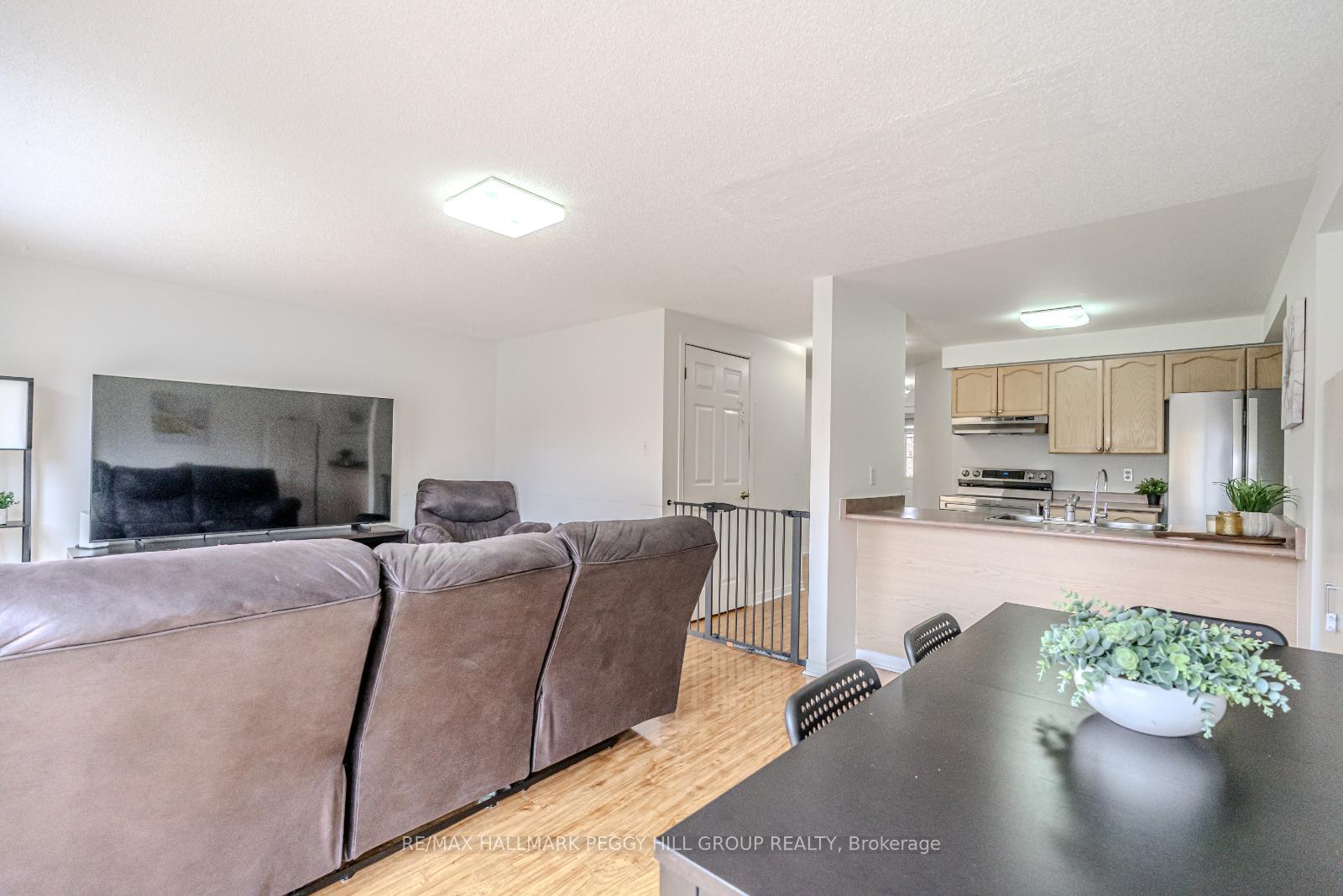 Photo 5 of 126 Dunsmore Lane, Barrie, Georgian Drive — HOMEH