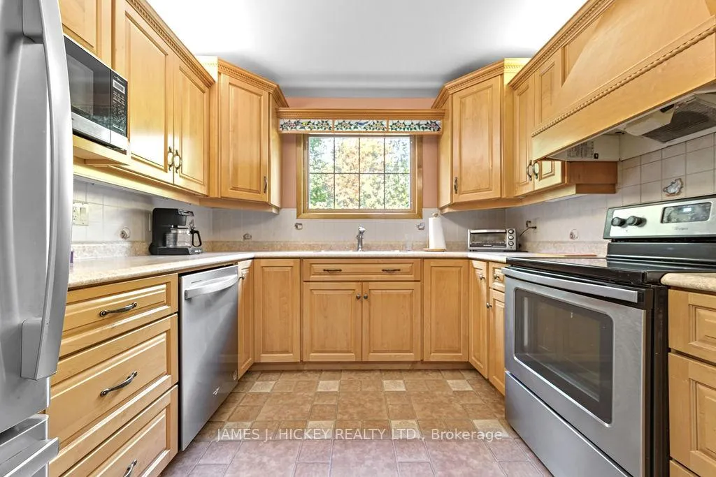 Photo 3 of 116 Frontenac Crescent, Deep River — HOMEH