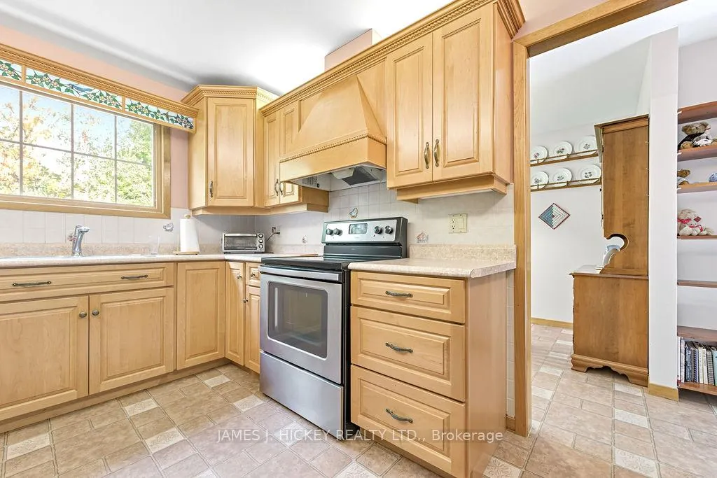 Photo 4 of 116 Frontenac Crescent, Deep River — HOMEH