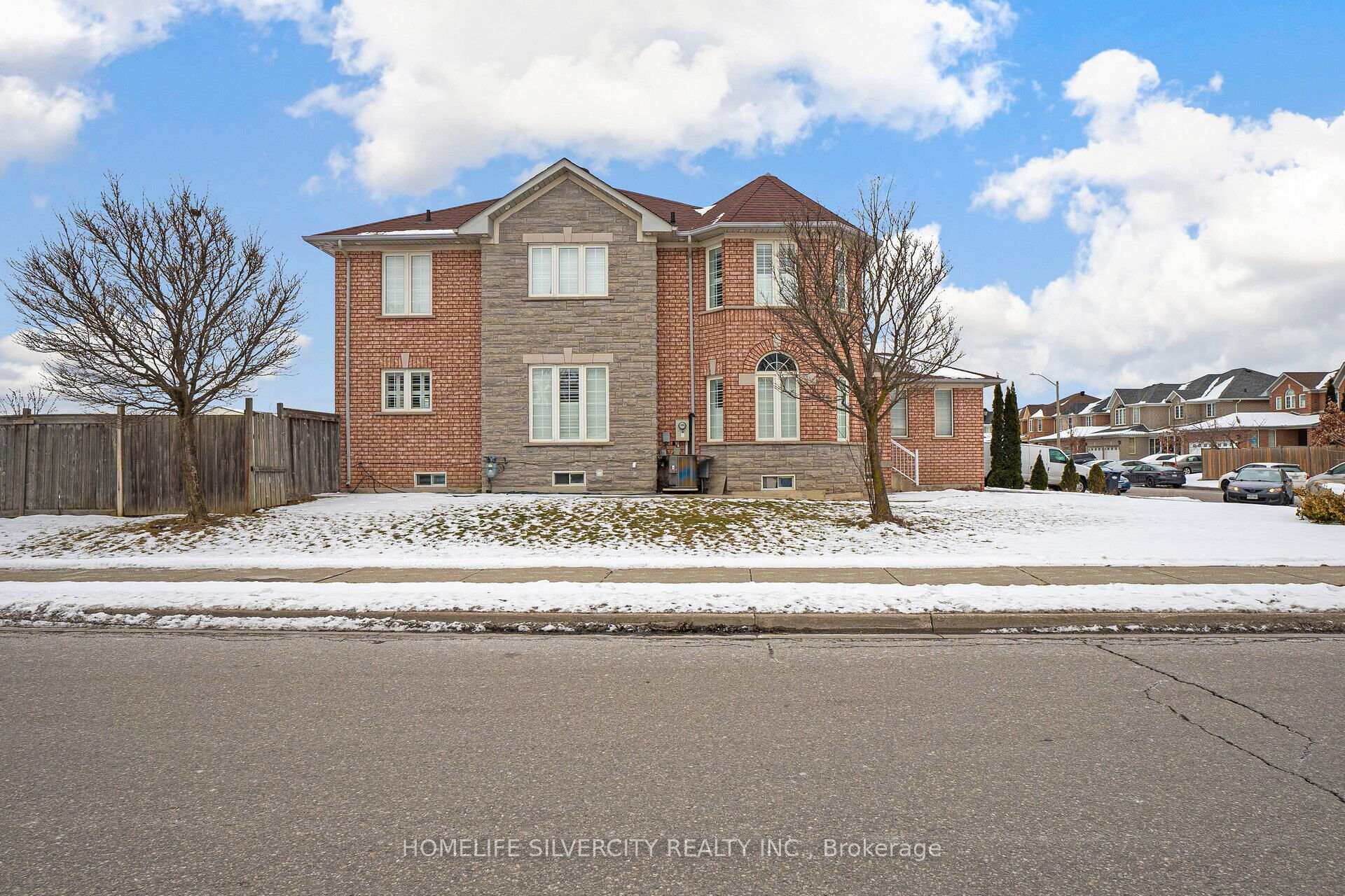 Photo 2 of 2 Giza Crescent, Brampton, Sandringham-Wellington — HOMEH