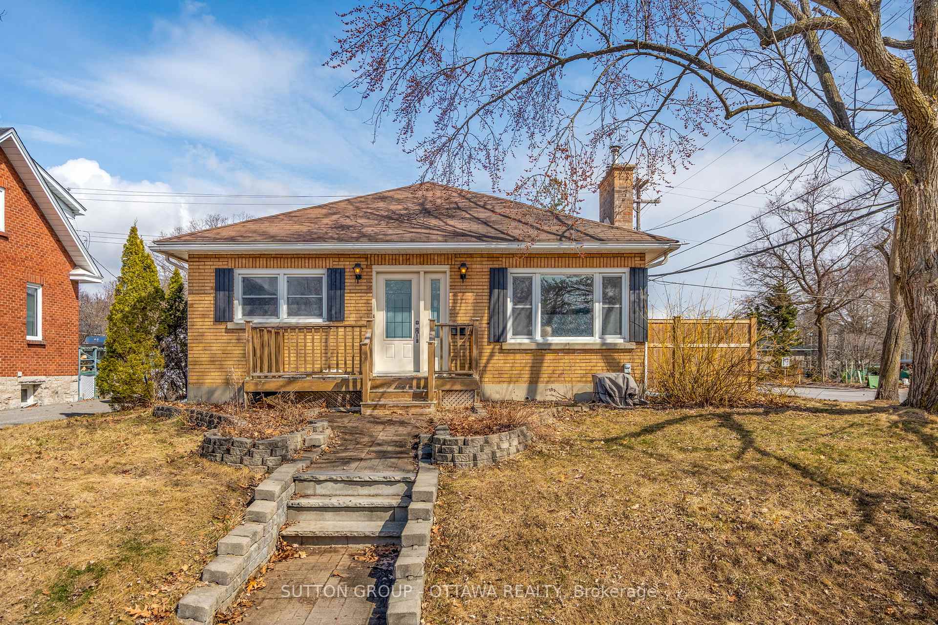 Front of 639 Rowanwood Avenue