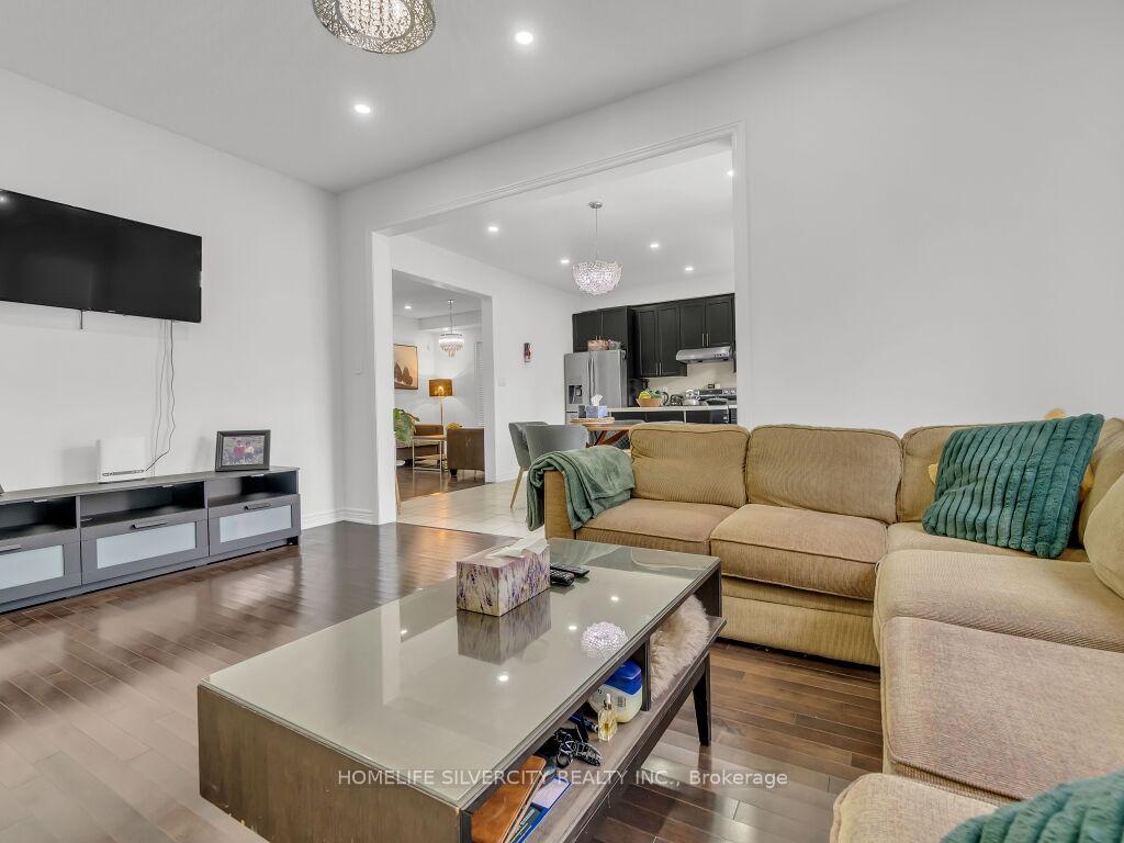 Photo 11 of 19 Kilkarrin Road, Brampton, Northwest Brampton — HOMEH