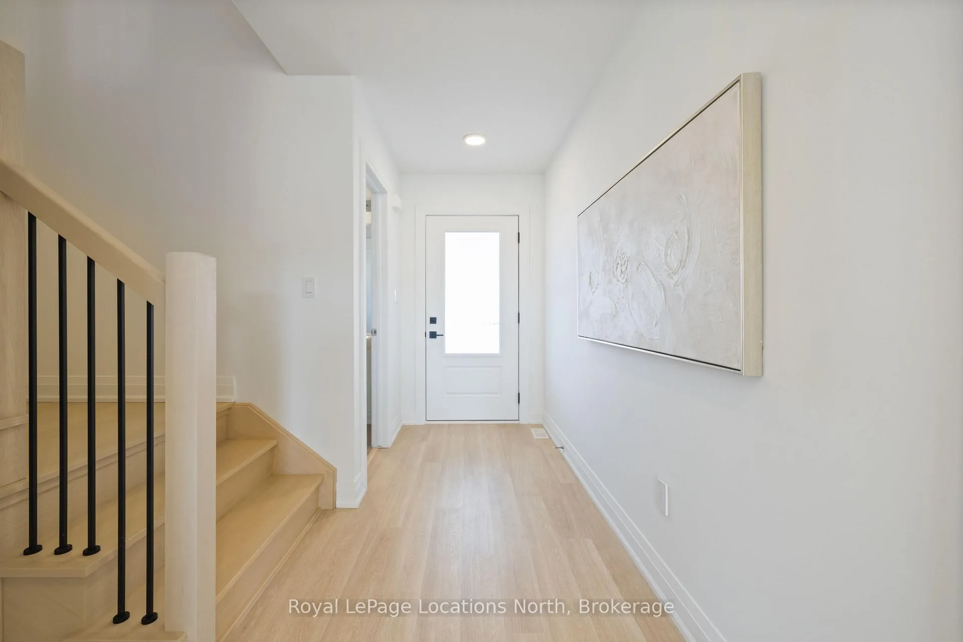 Photo 5 of 30 Swain Crescent, Collingwood — HOMEH