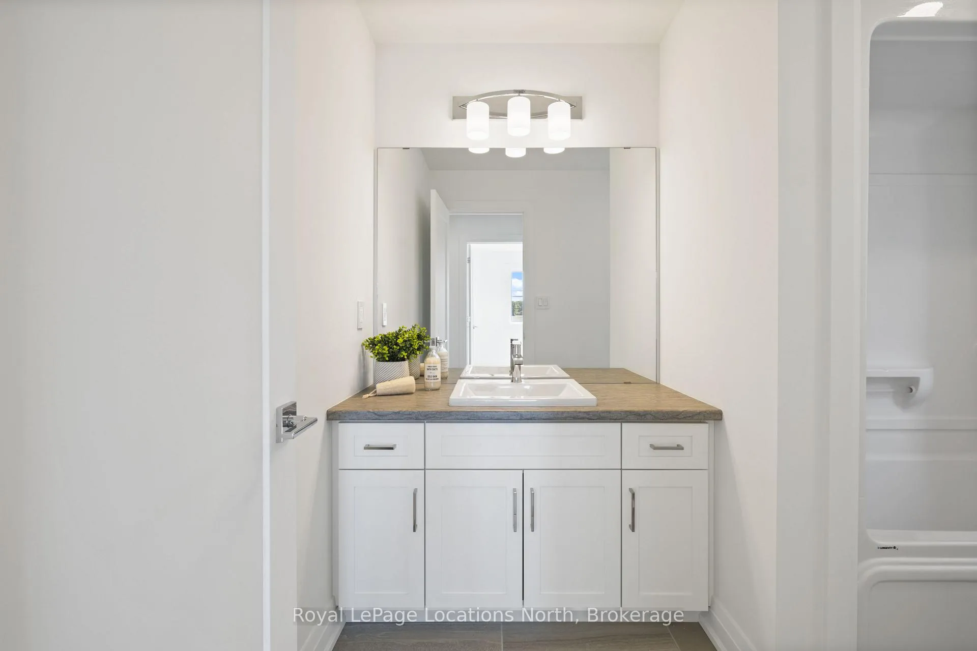 Photo 32 of 30 Swain Crescent, Collingwood — HOMEH