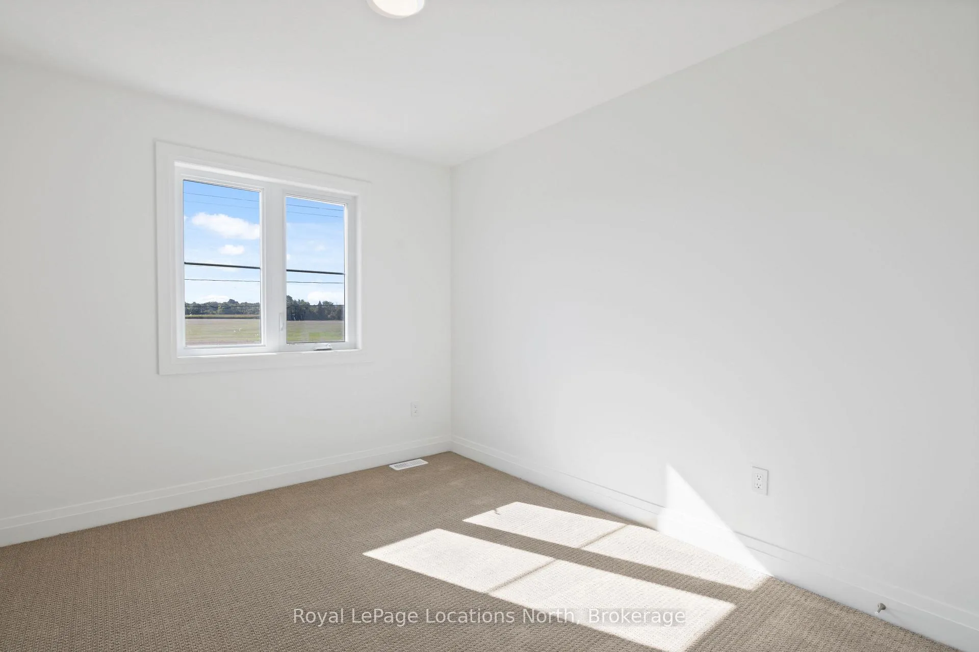 Photo 39 of 30 Swain Crescent, Collingwood — HOMEH