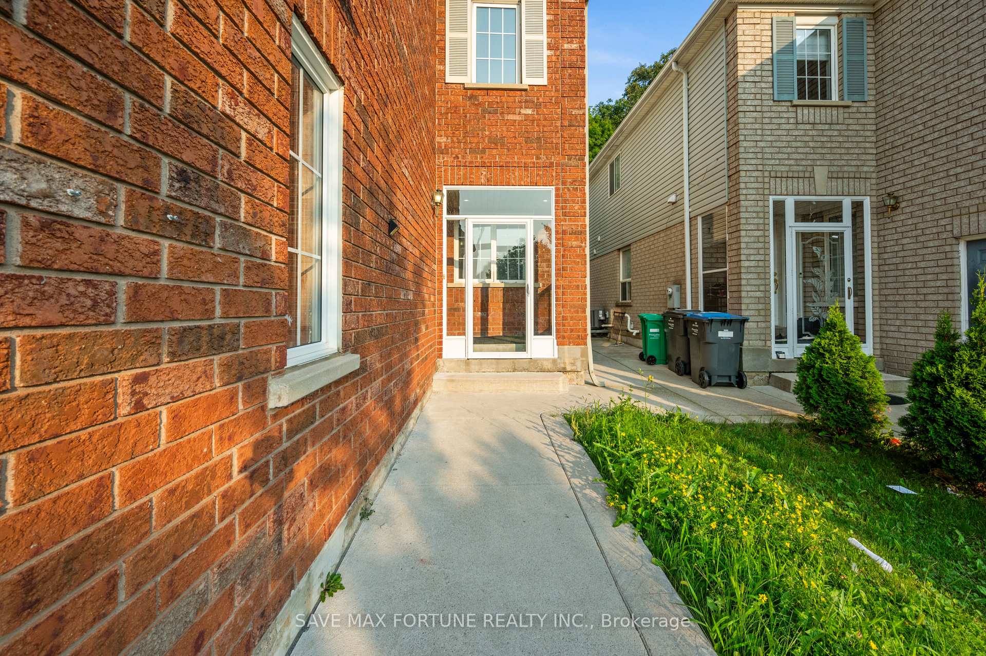 Photo 3 of 80 Bunchberry Way, Brampton, Sandringham-Wellington — HOMEH