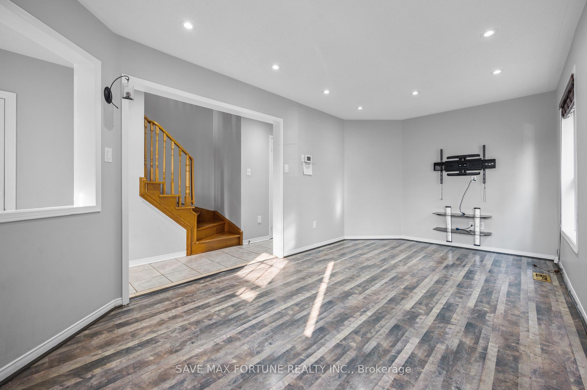 Photo 7 of 80 Bunchberry Way, Brampton, Sandringham-Wellington — HOMEH
