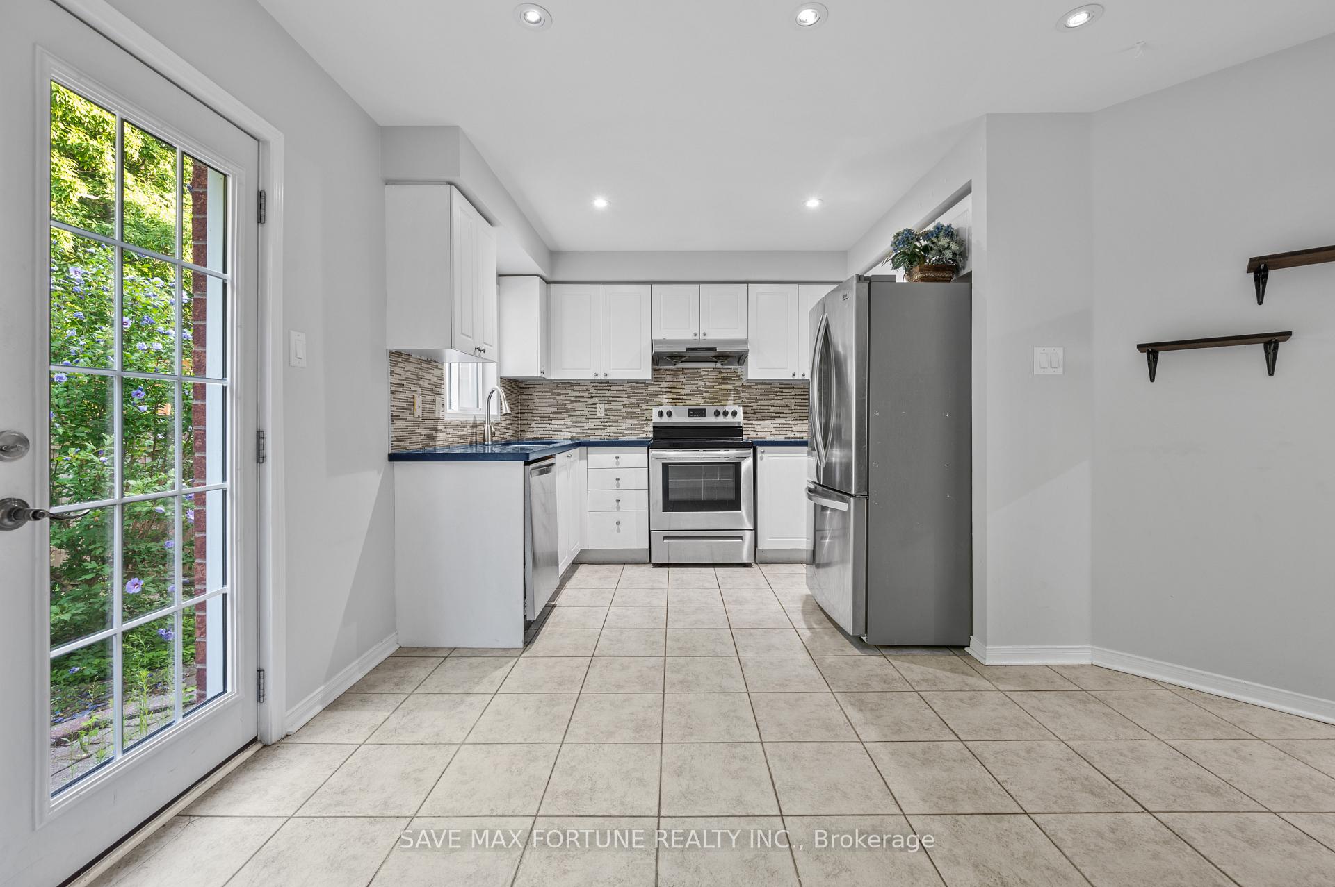Photo 11 of 80 Bunchberry Way, Brampton, Sandringham-Wellington — HOMEH