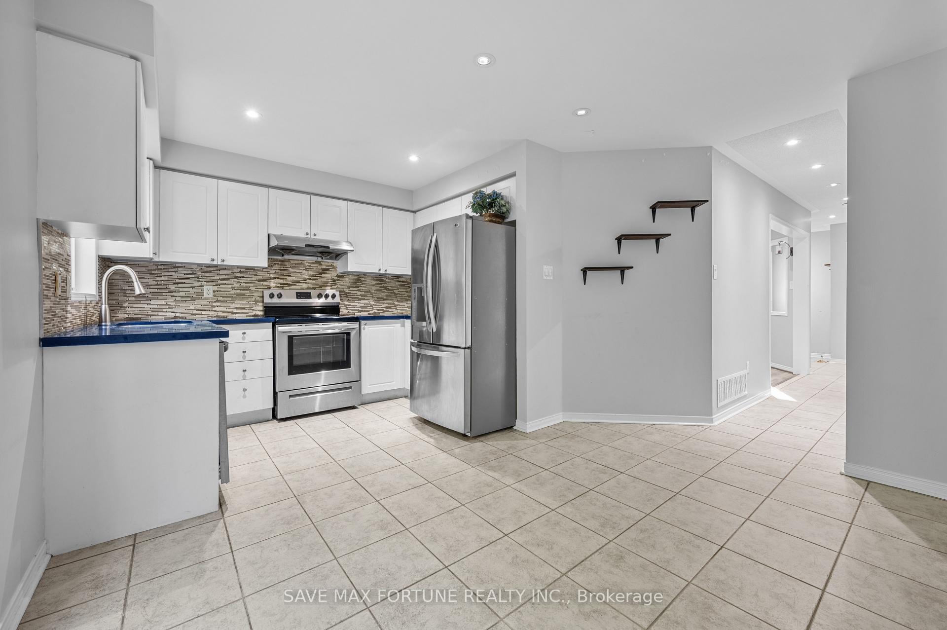Photo 12 of 80 Bunchberry Way, Brampton, Sandringham-Wellington — HOMEH