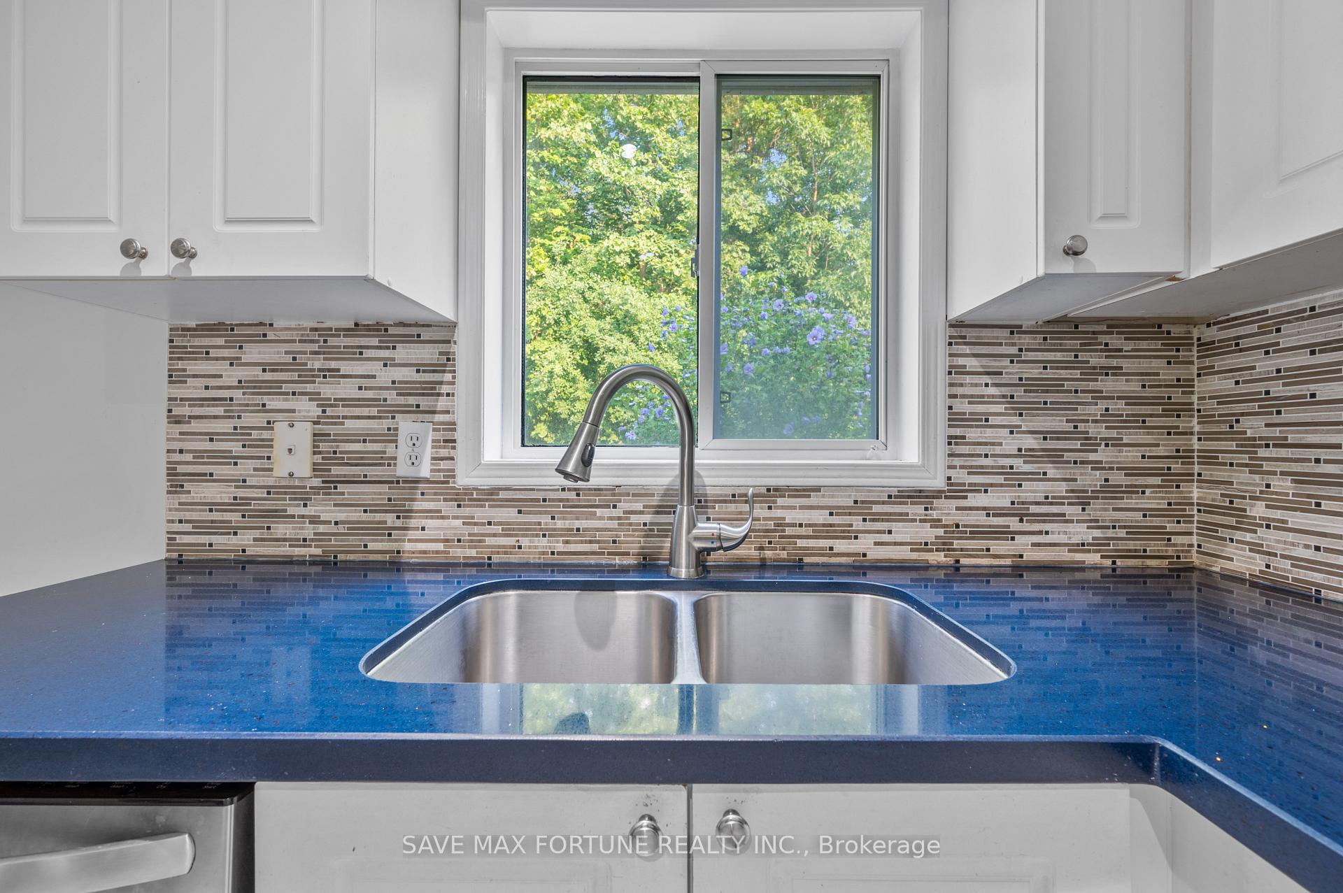 Photo 13 of 80 Bunchberry Way, Brampton, Sandringham-Wellington — HOMEH