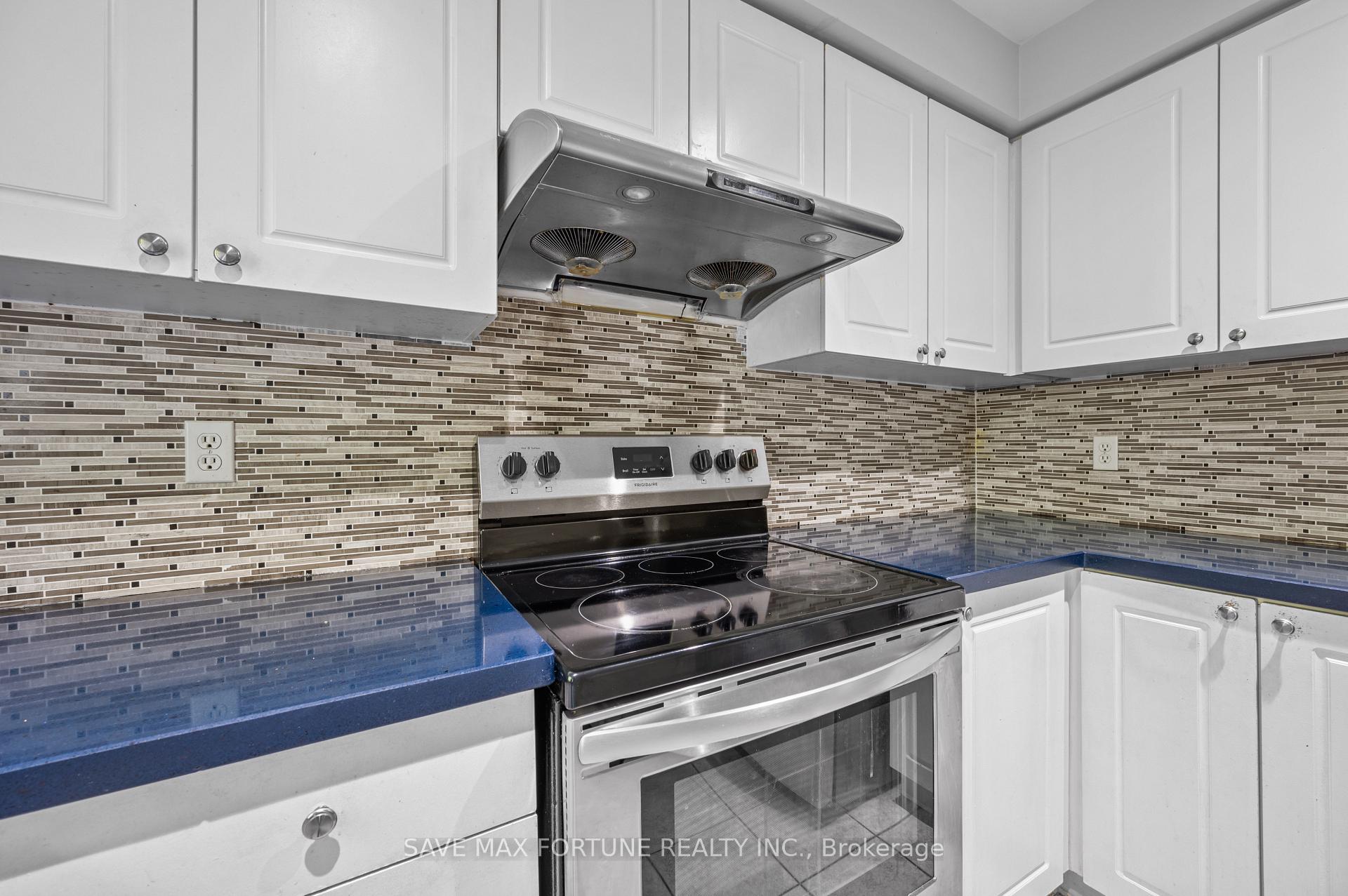 Photo 14 of 80 Bunchberry Way, Brampton, Sandringham-Wellington — HOMEH