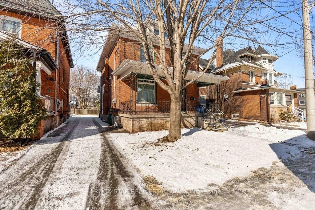 Front of 20 Holton Avenue S