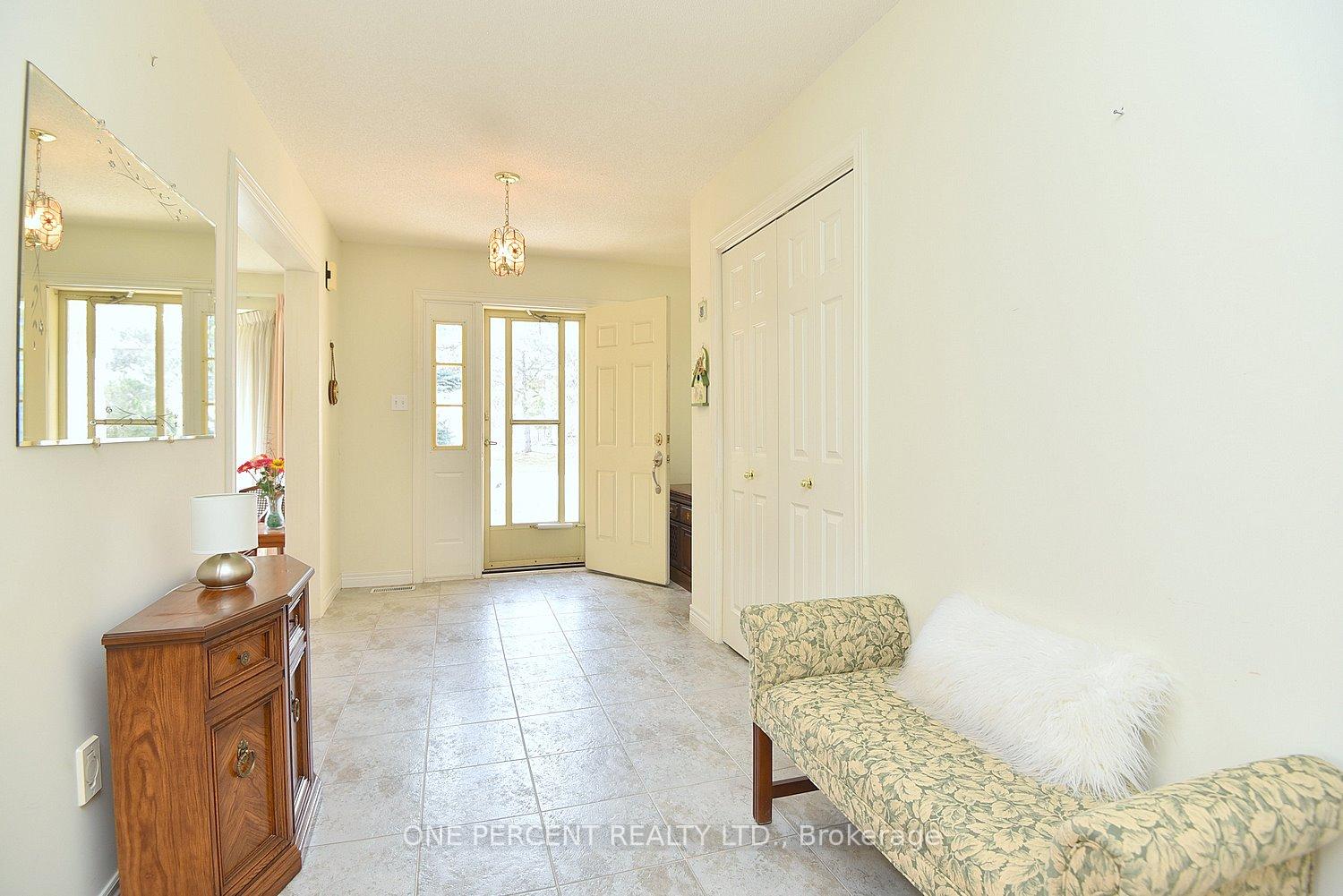 Photo 4 of 55 Steeplechase Drive, Hamilton, Meadowlands — HOMEH