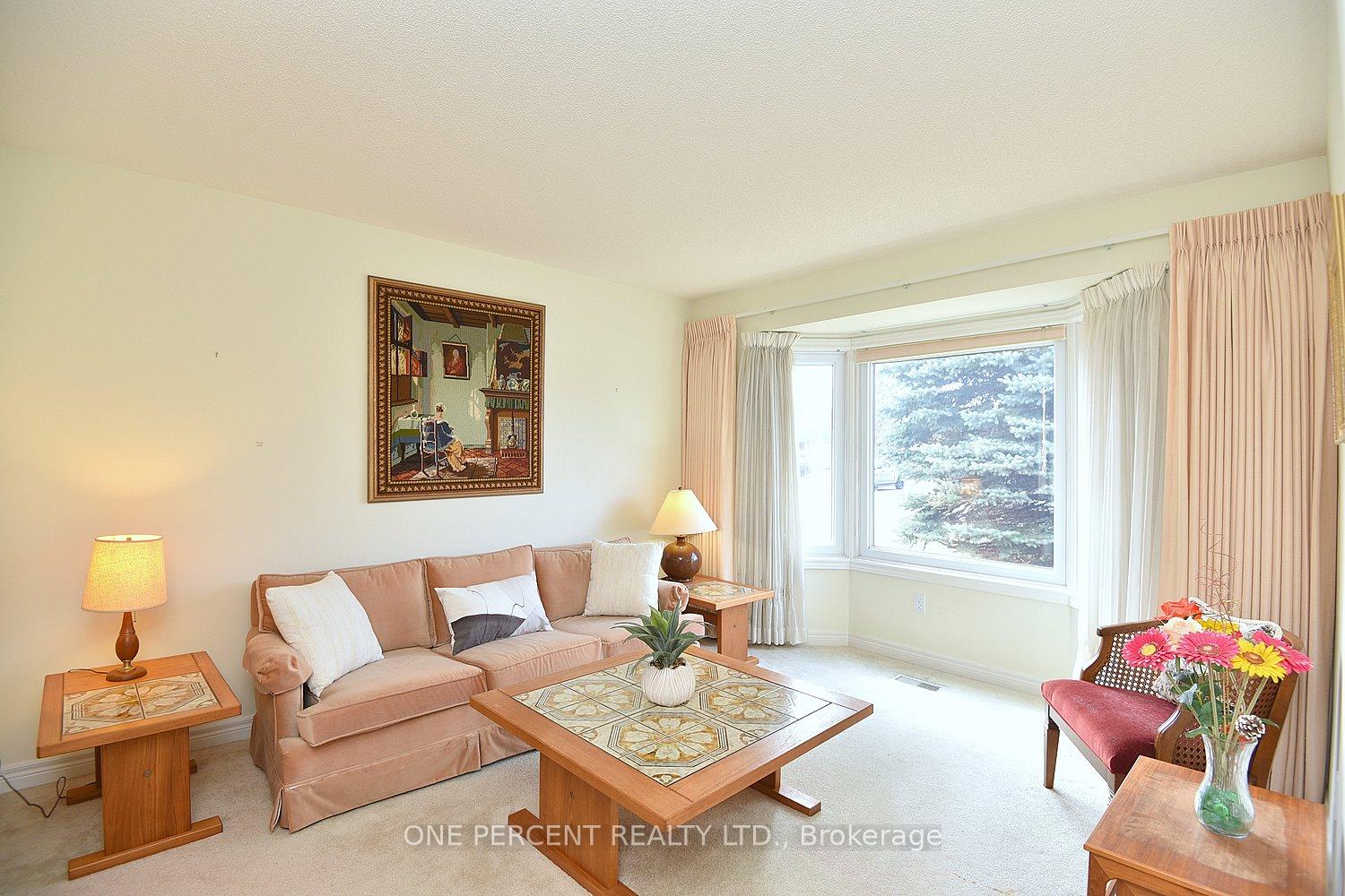 Photo 5 of 55 Steeplechase Drive, Hamilton, Meadowlands — HOMEH