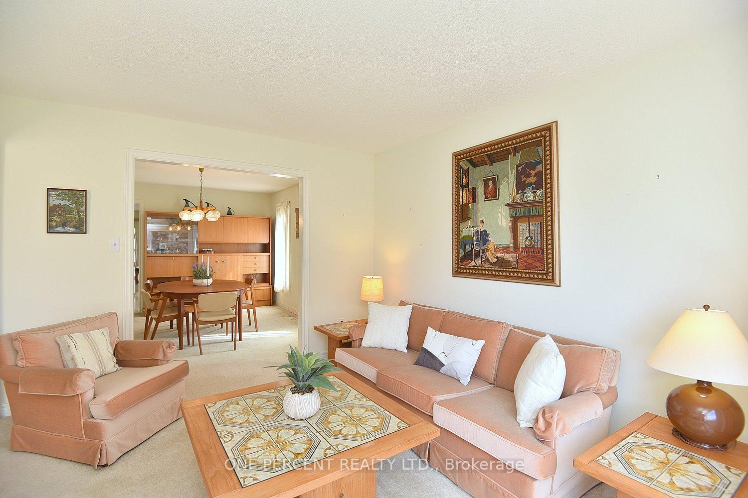 Photo 6 of 55 Steeplechase Drive, Hamilton, Meadowlands — HOMEH