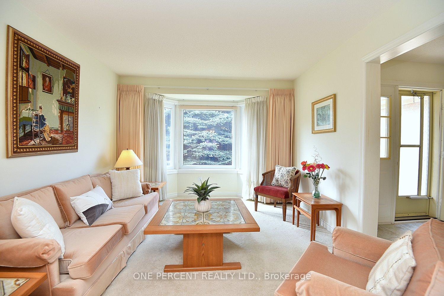Photo 7 of 55 Steeplechase Drive, Hamilton, Meadowlands — HOMEH