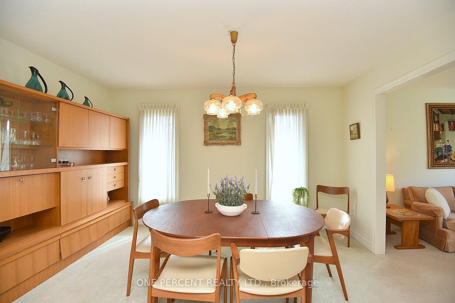 Photo 9 of 55 Steeplechase Drive, Hamilton, Meadowlands — HOMEH