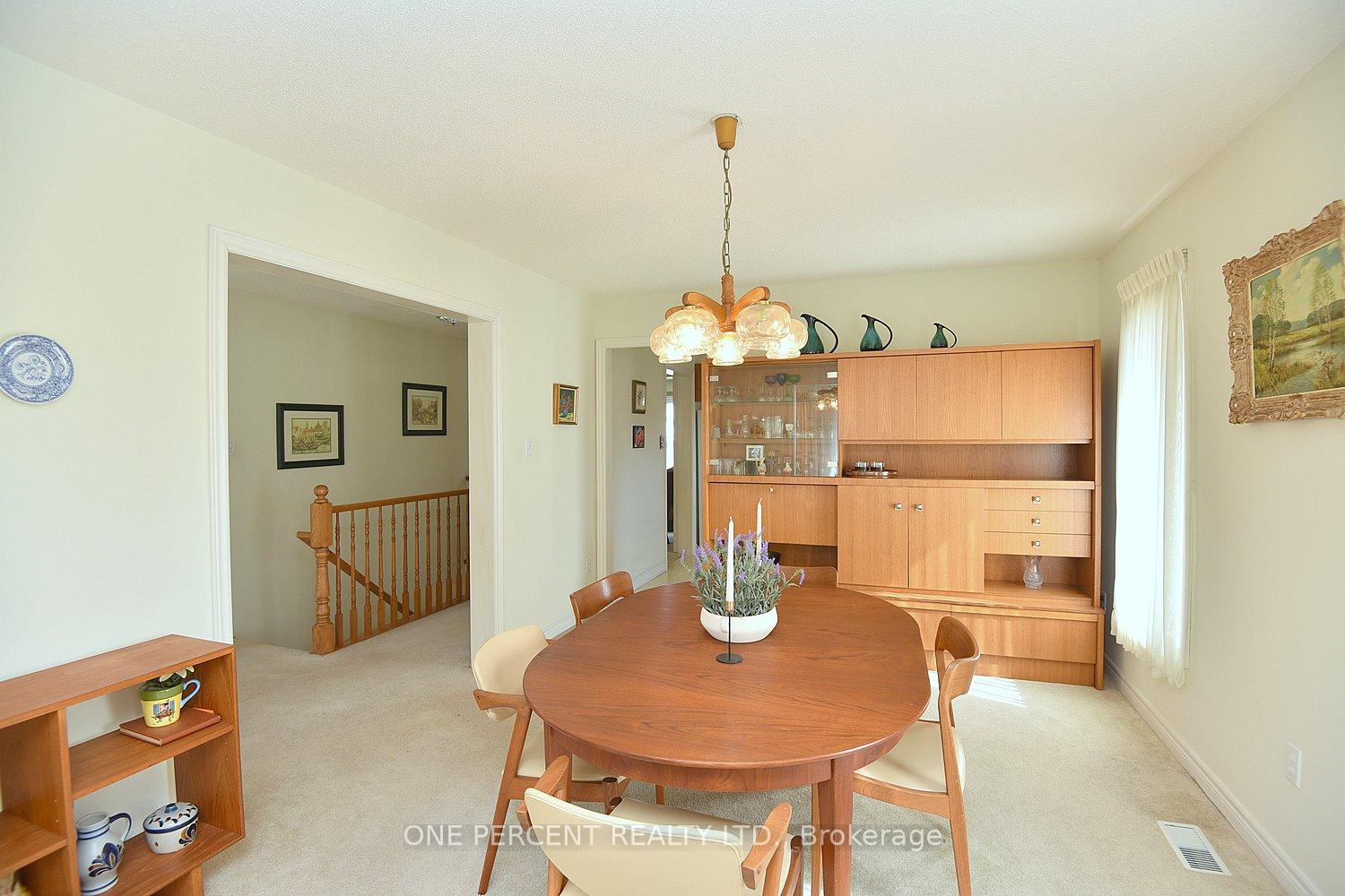 Photo 10 of 55 Steeplechase Drive, Hamilton, Meadowlands — HOMEH
